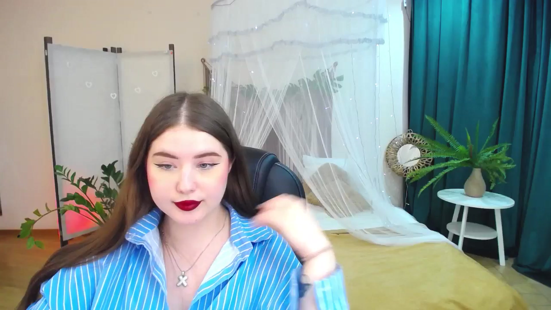Gallery image thumbnail from AdmireMyEyes's myfreecams stream on, 05/15/2025, 08:38 image 6 of 20