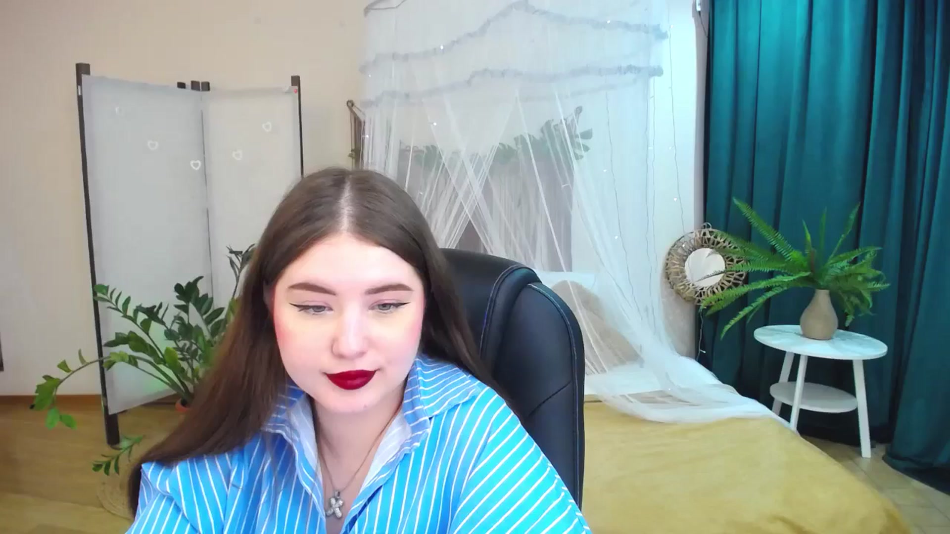 Gallery image thumbnail from AdmireMyEyes's myfreecams stream on, 05/15/2025, 08:38 image 13 of 20