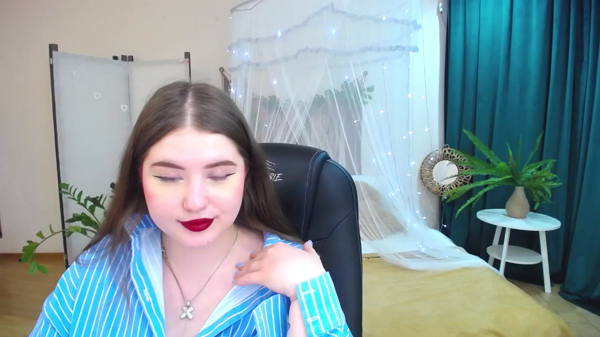 Gallery image thumbnail from AdmireMyEyes's myfreecams stream on, 05/15/2025, 09:01 image 11 of 20