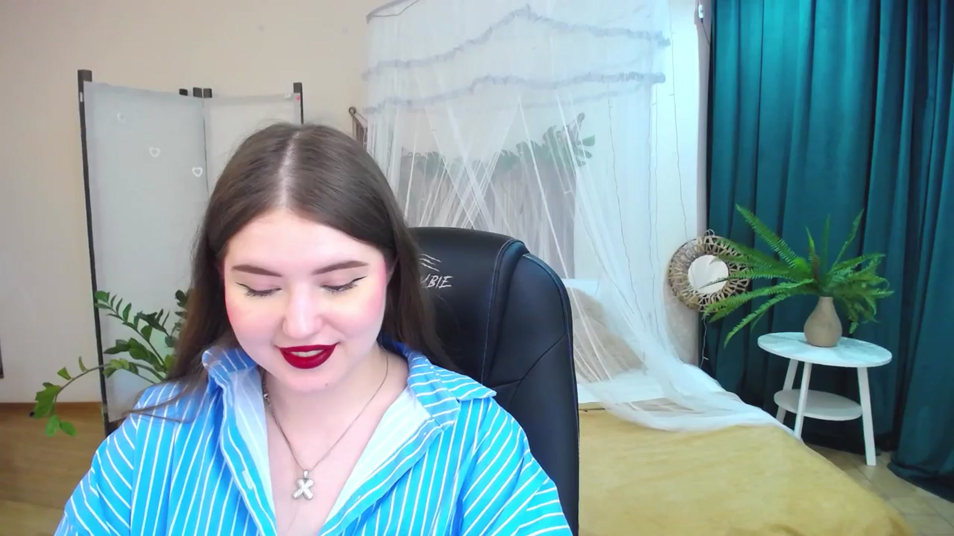 Gallery image thumbnail from AdmireMyEyes's myfreecams stream on, 05/15/2025, 09:01 image 5 of 20