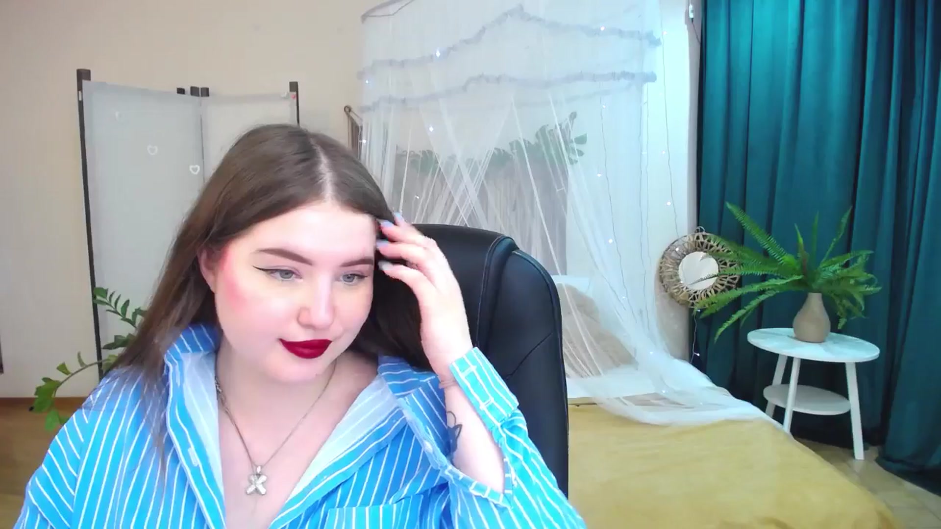 Gallery image thumbnail from AdmireMyEyes's myfreecams stream on, 05/15/2025, 09:01 image 10 of 20