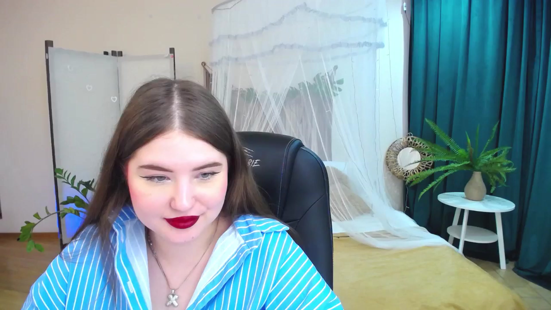 Gallery image thumbnail from AdmireMyEyes's myfreecams stream on, 05/15/2025, 09:01 image 9 of 20