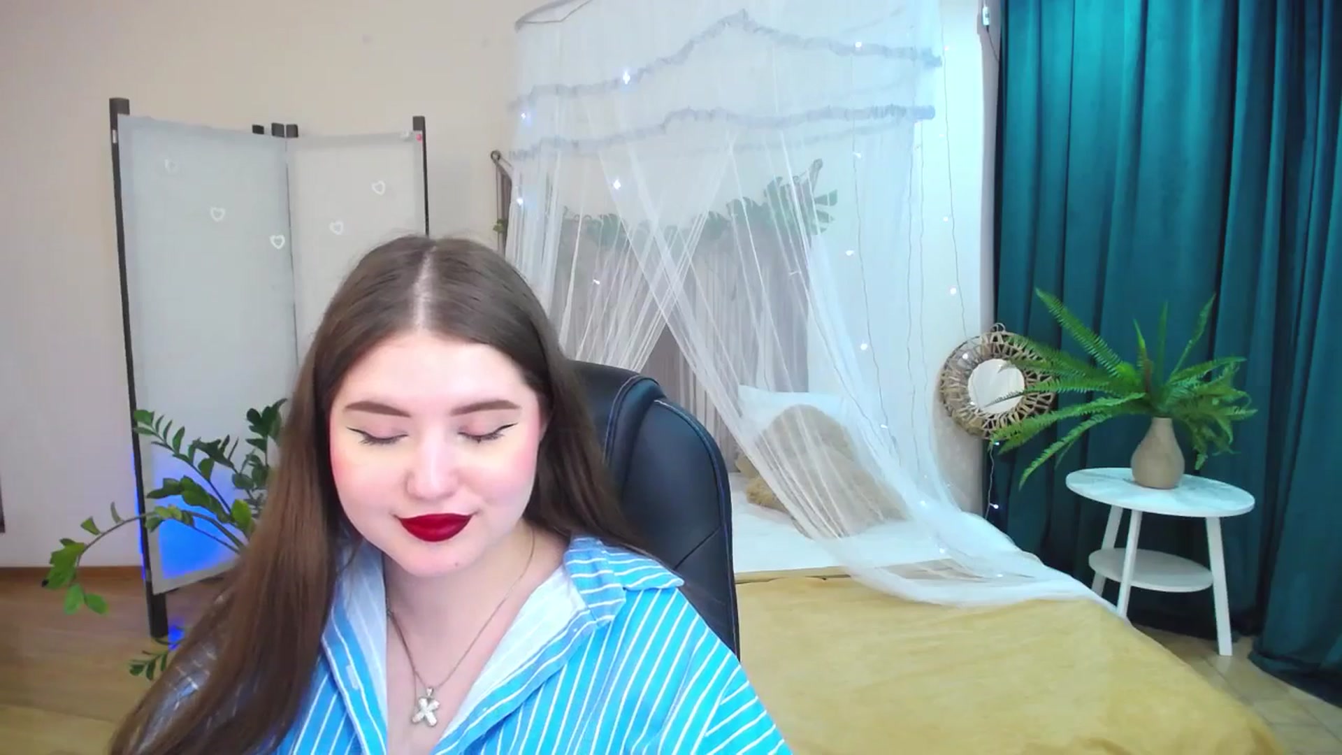Gallery image thumbnail from AdmireMyEyes's myfreecams stream on, 05/15/2025, 09:01 image 14 of 20
