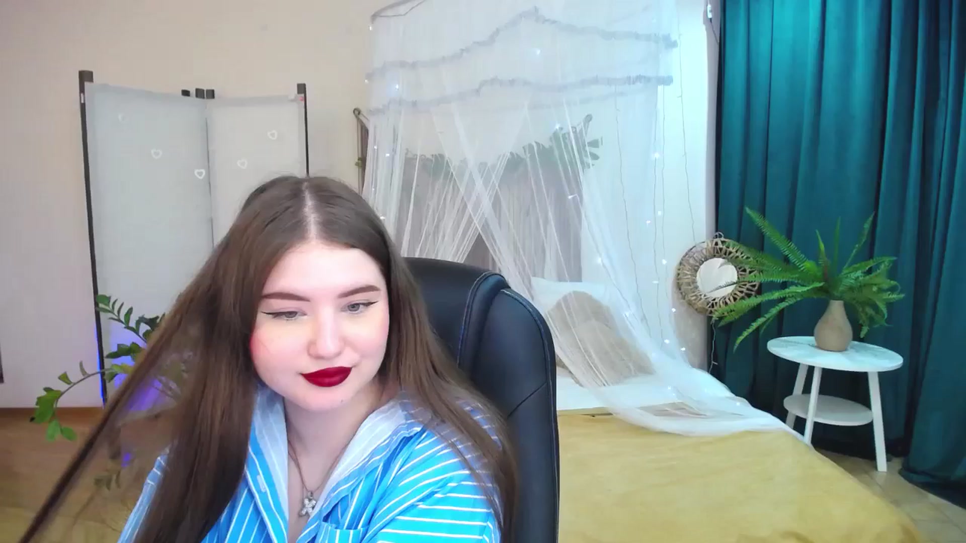 Gallery image thumbnail from AdmireMyEyes's myfreecams stream on, 05/15/2025, 09:01 image 19 of 20