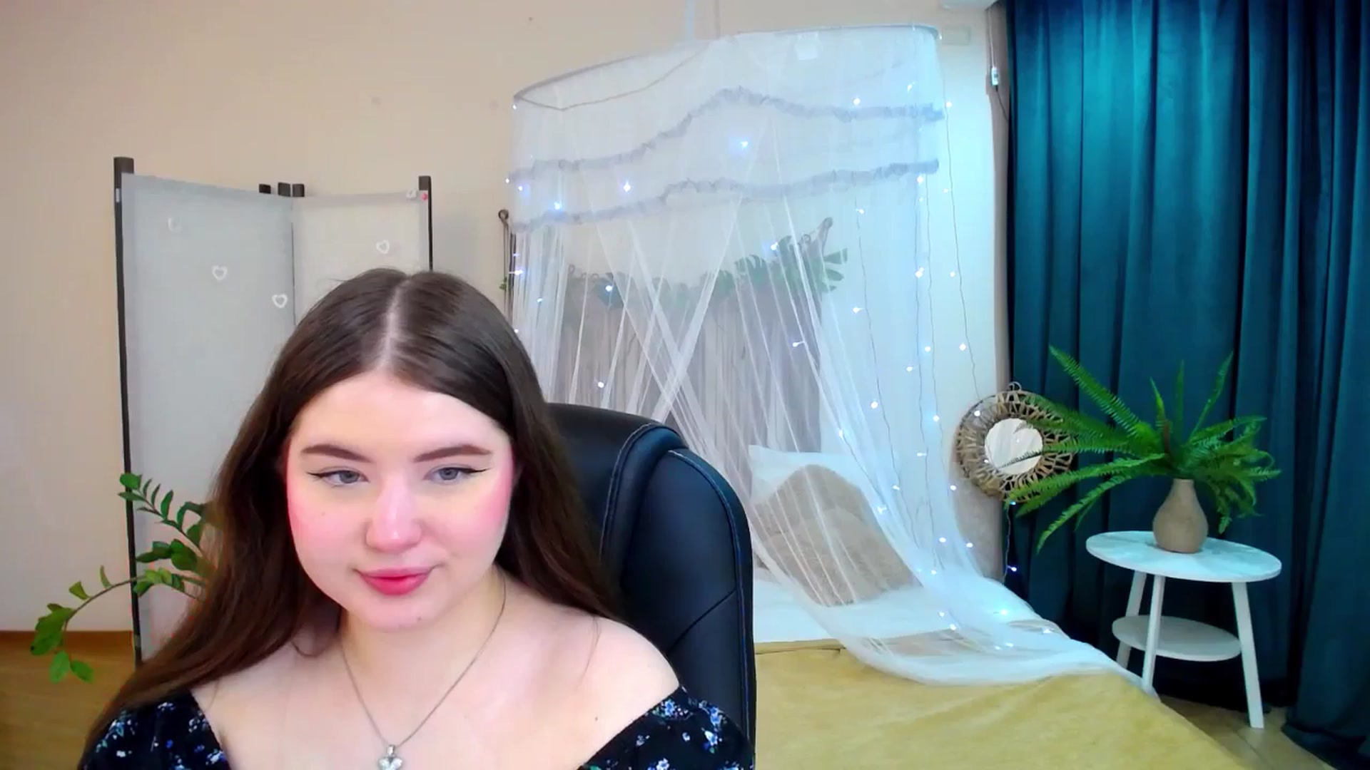Gallery image thumbnail from AdmireMyEyes's myfreecams stream on, 05/17/2025, 18:57 image 6 of 20