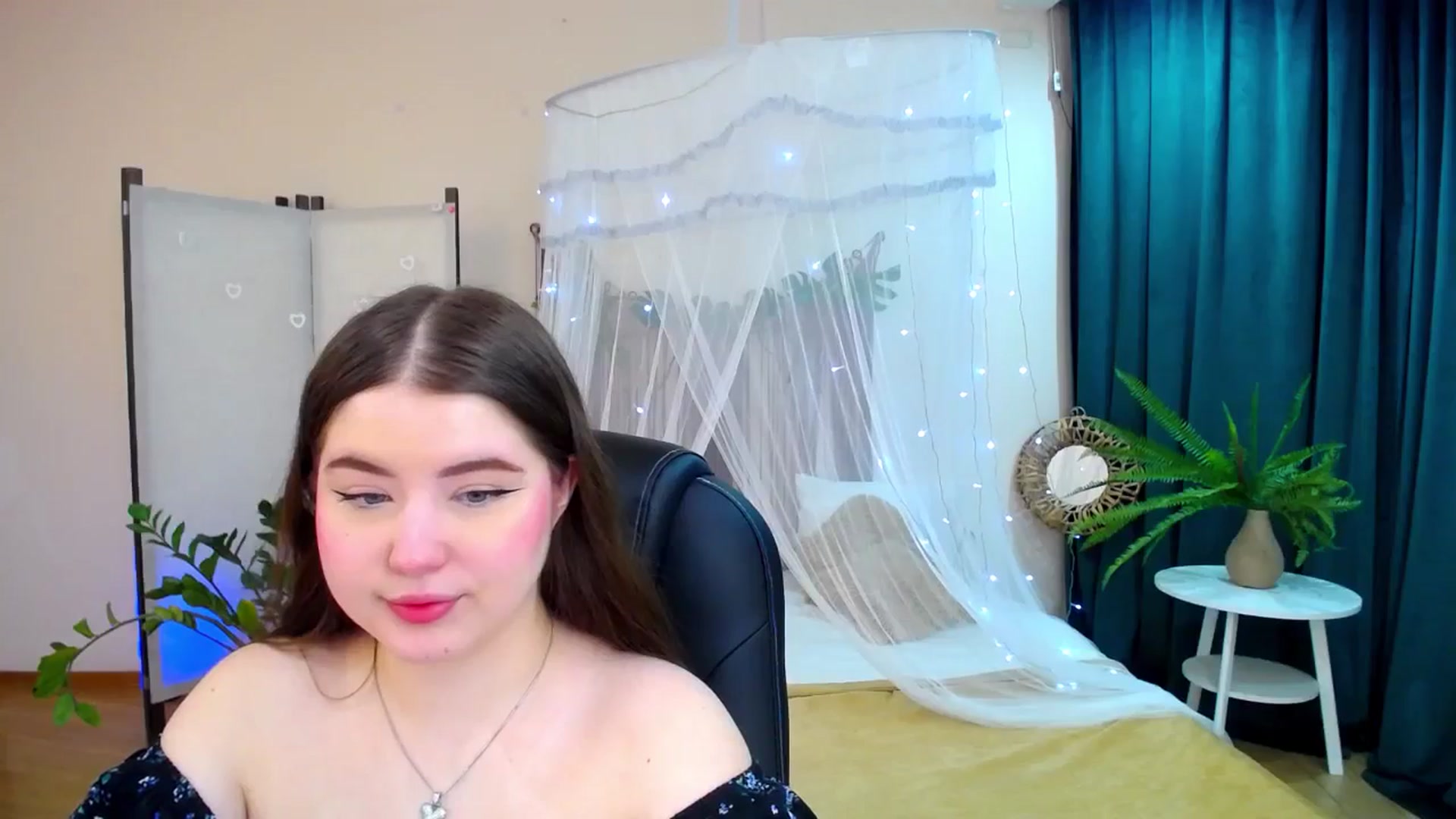 Gallery image thumbnail from AdmireMyEyes's myfreecams stream on, 05/17/2025, 18:57 image 2 of 20