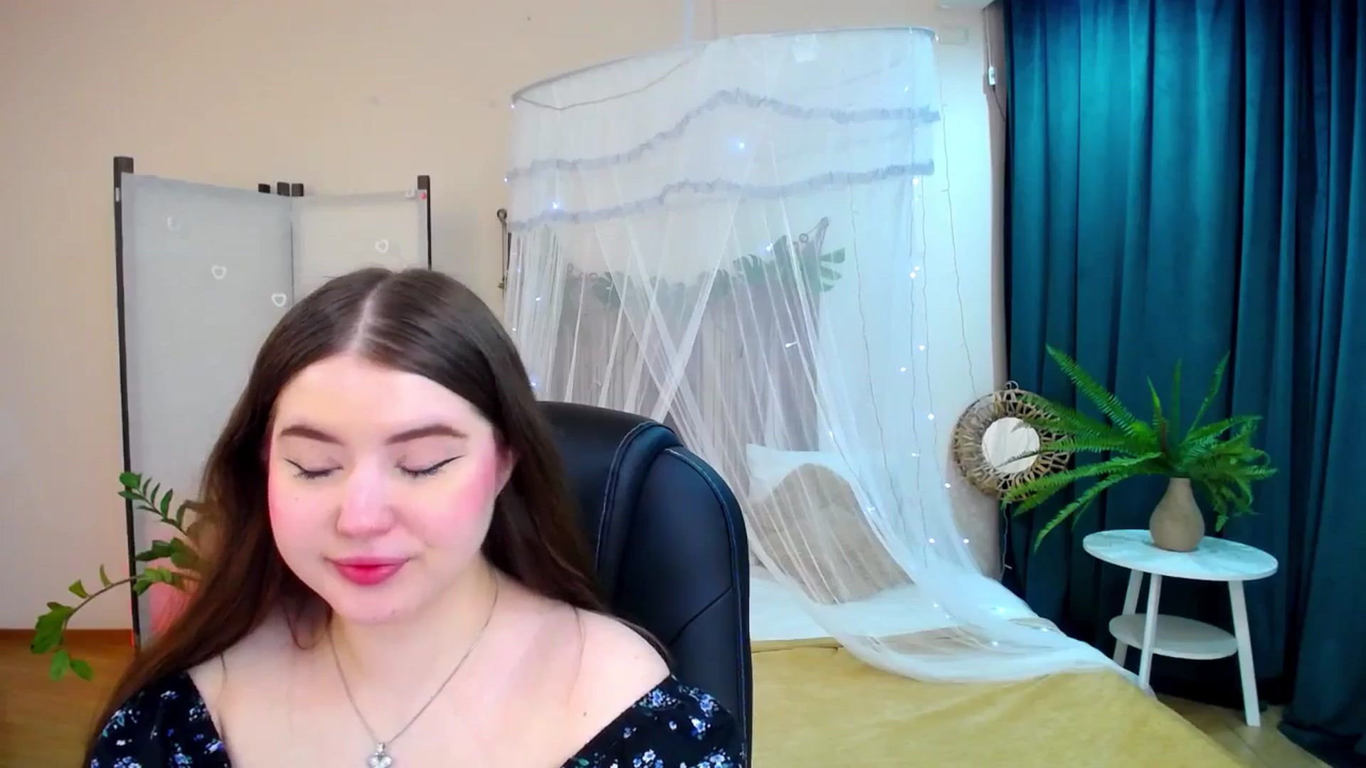 Gallery image thumbnail from AdmireMyEyes's myfreecams stream on, 05/17/2025, 18:57 image 5 of 20