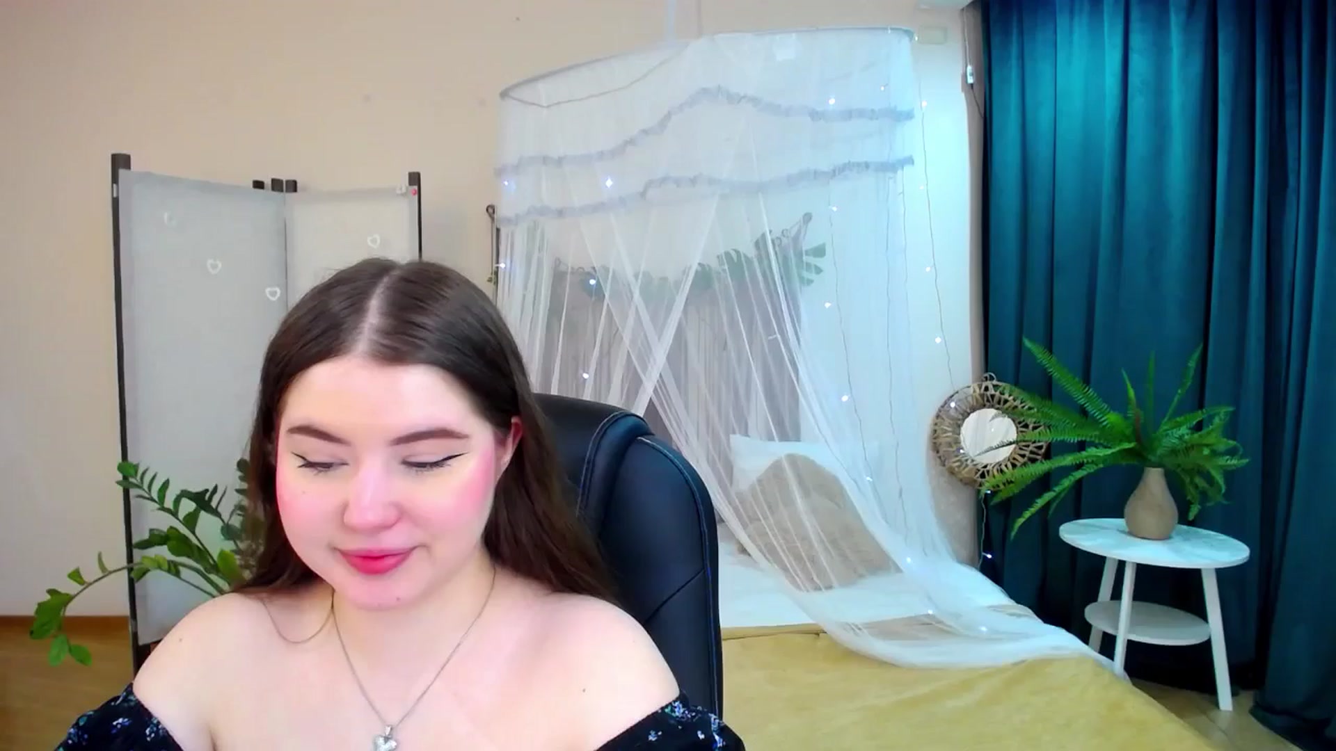 Gallery image thumbnail from AdmireMyEyes's myfreecams stream on, 05/17/2025, 18:57 image 1 of 20