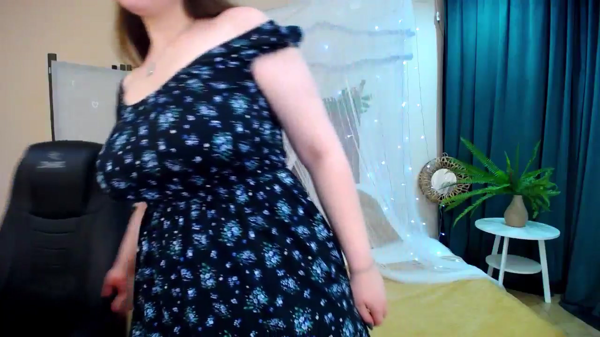 Gallery image thumbnail from AdmireMyEyes's myfreecams stream on, 05/17/2025, 19:18 image 4 of 20