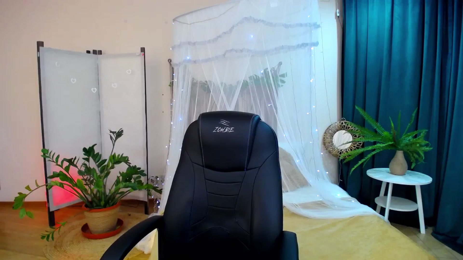 Gallery image thumbnail from AdmireMyEyes's myfreecams stream on, 05/17/2025, 19:18 image 19 of 20