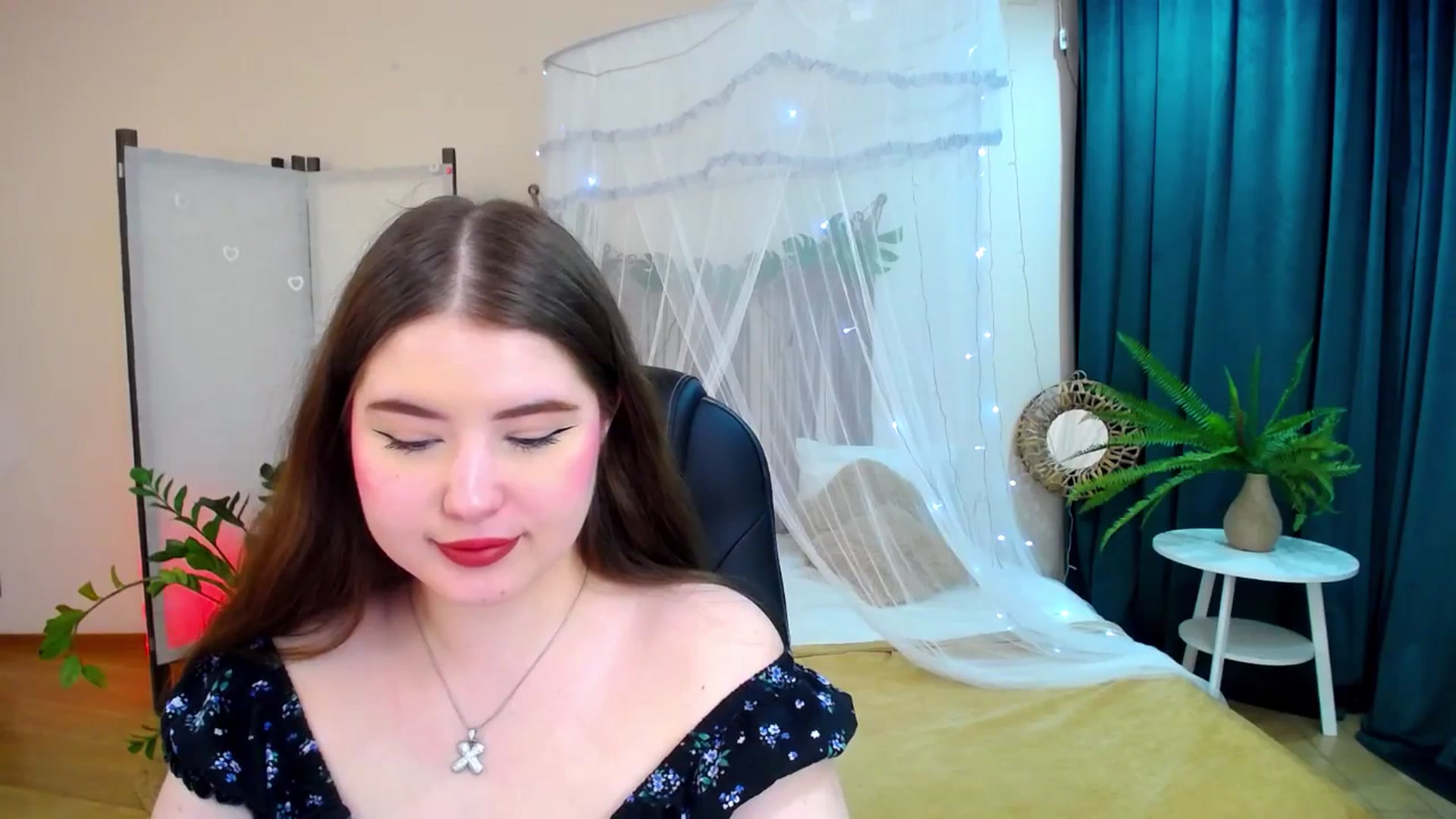 Gallery image thumbnail from AdmireMyEyes's myfreecams stream on, 05/17/2025, 19:18 image 18 of 20