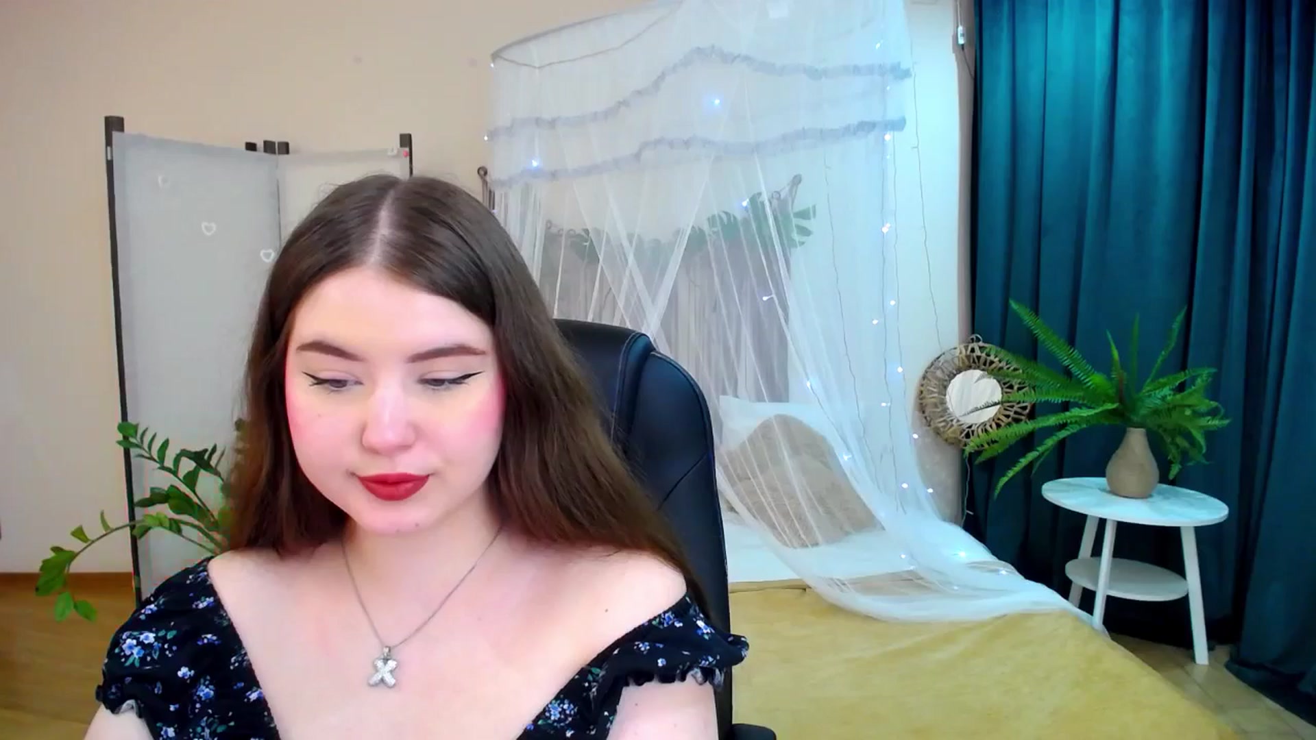 Gallery image thumbnail from AdmireMyEyes's myfreecams stream on, 05/17/2025, 19:18 image 2 of 20