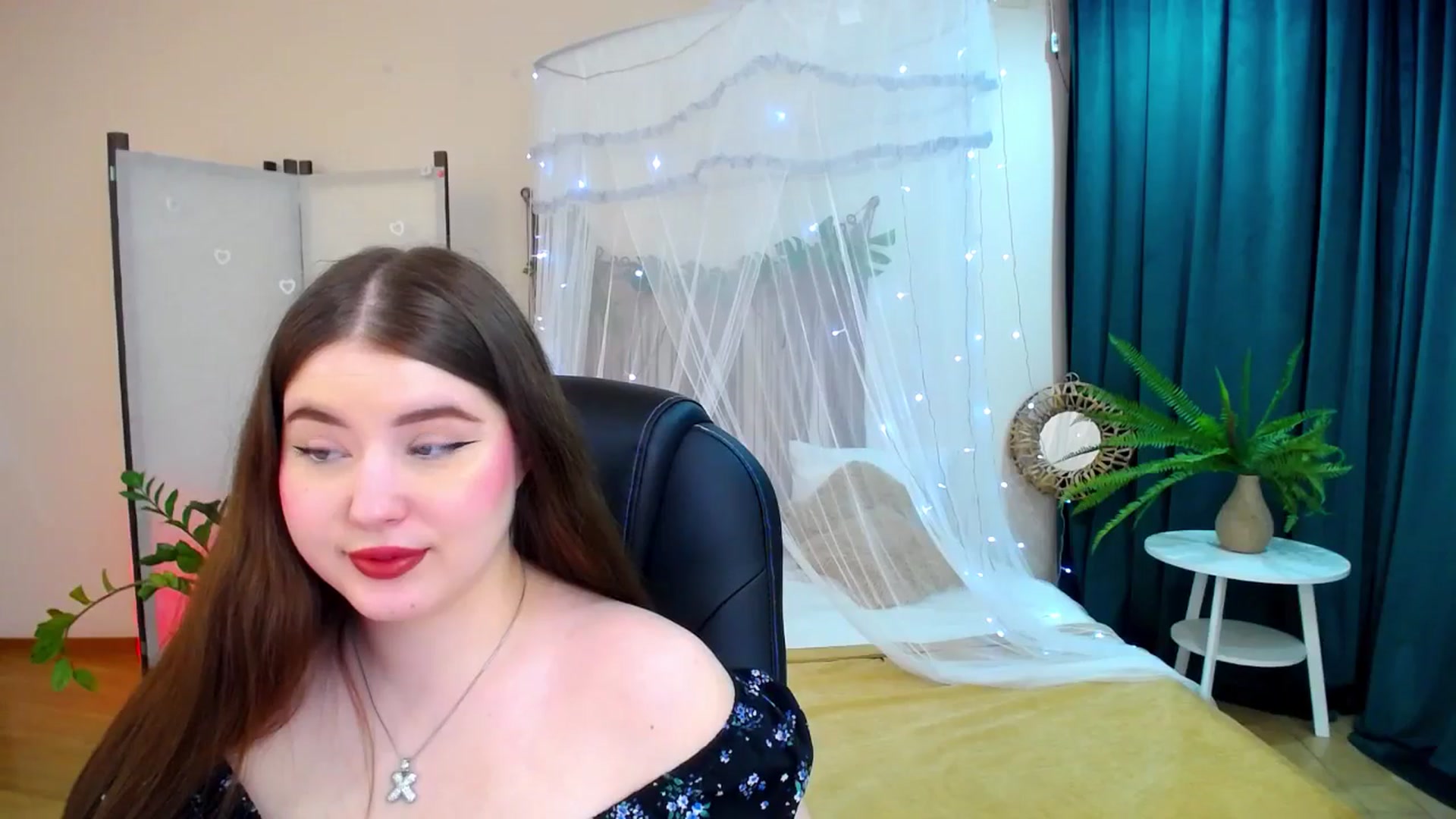 Gallery image thumbnail from AdmireMyEyes's myfreecams stream on, 05/17/2025, 20:23 image 15 of 20