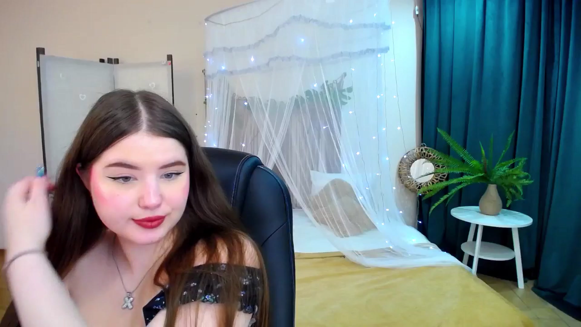 Gallery image thumbnail from AdmireMyEyes's myfreecams stream on, 05/17/2025, 20:54 image 14 of 20