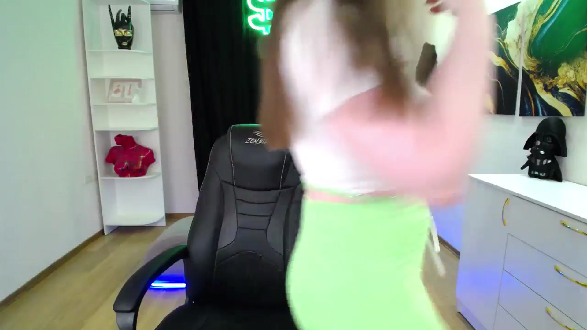 Gallery image thumbnail from AdmireMyEyes's myfreecams stream on, 05/18/2025, 19:02 image 14 of 20