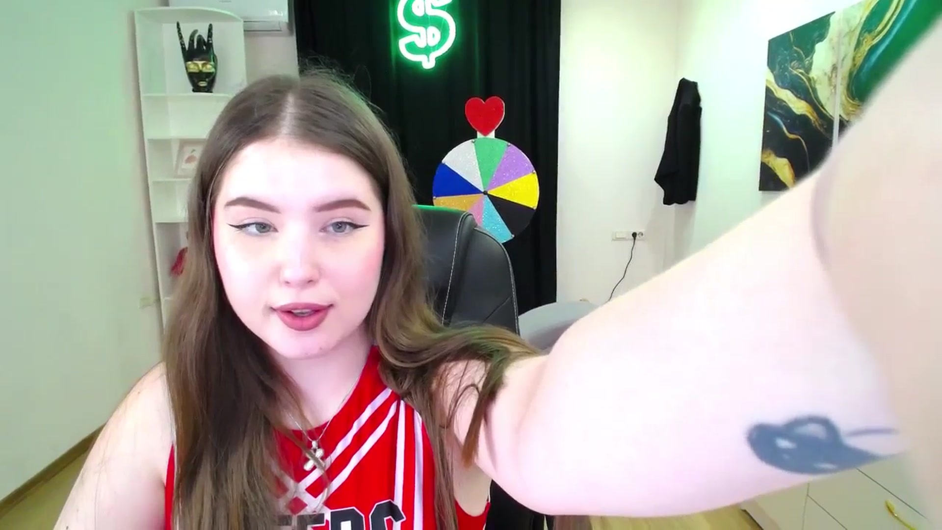 Gallery image thumbnail from AdmireMyEyes's myfreecams stream on, 05/19/2025, 01:17 image 16 of 20