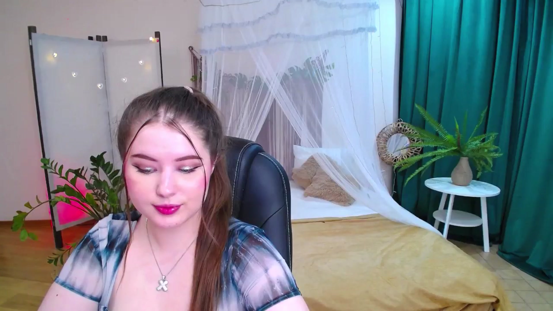 Gallery image thumbnail from AdmireMyEyes's myfreecams stream on, 05/20/2025, 08:58 image 3 of 20