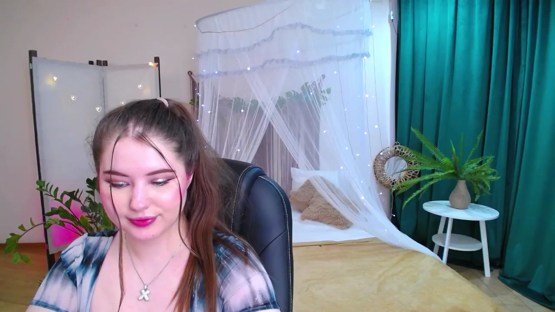 Gallery image thumbnail from AdmireMyEyes's myfreecams stream on, 05/20/2025, 08:58 image 17 of 20