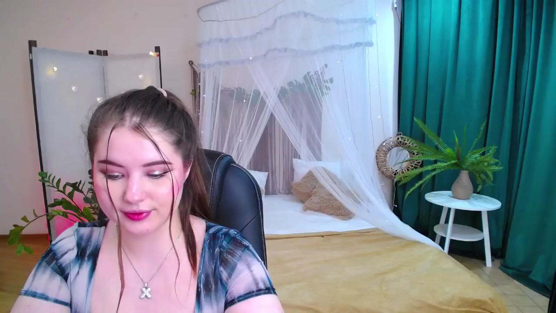 Gallery image thumbnail from AdmireMyEyes's myfreecams stream on, 05/20/2025, 09:48 image 17 of 20