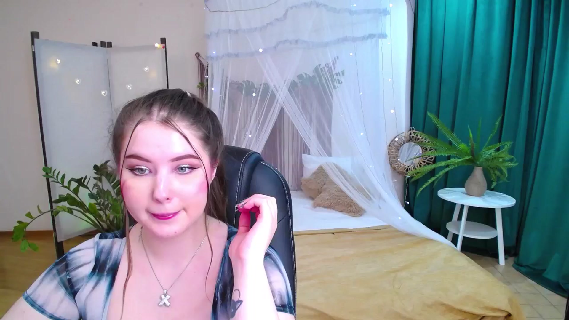 Gallery image thumbnail from AdmireMyEyes's myfreecams stream on, 05/20/2025, 09:48 image 1 of 20