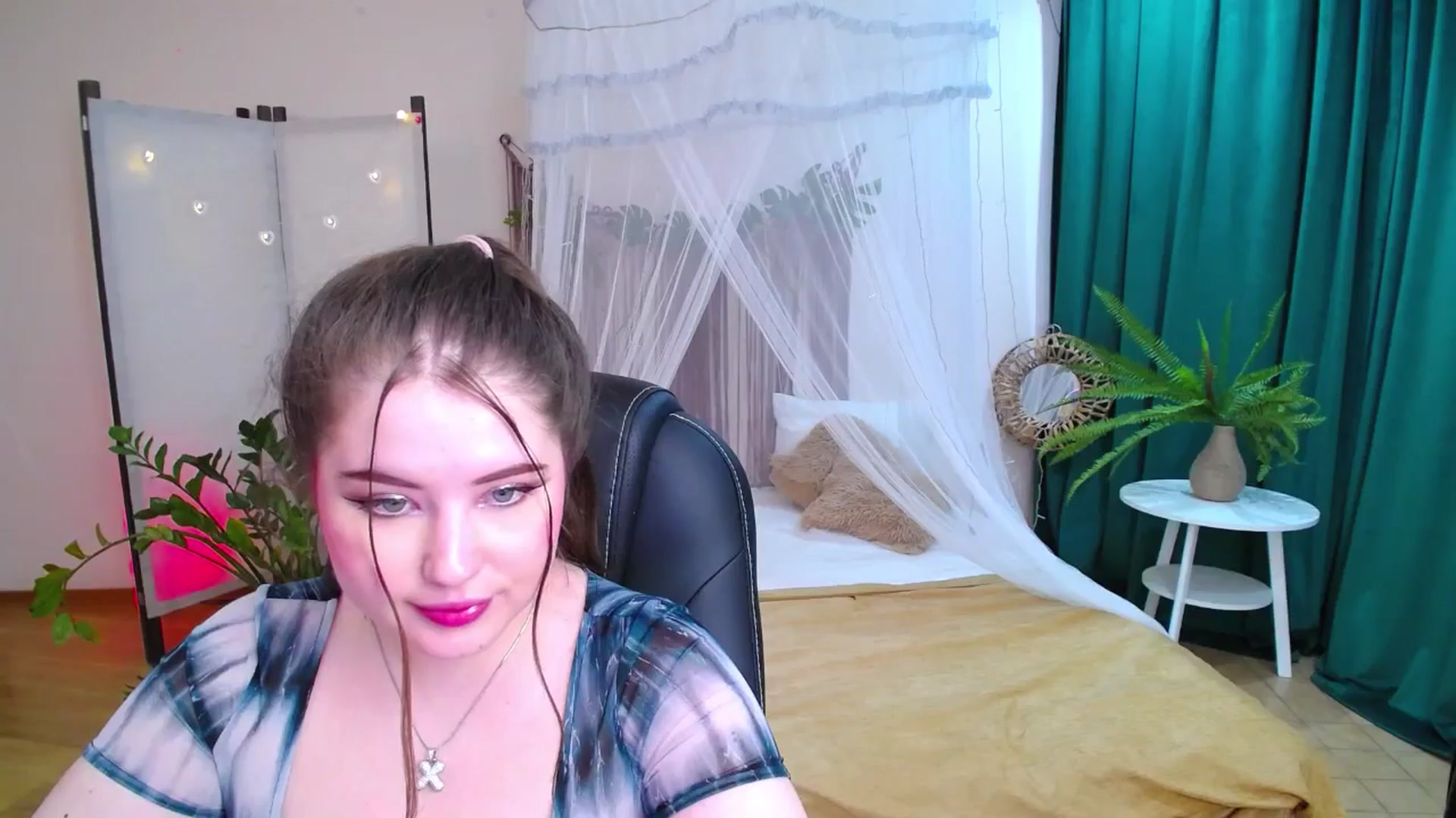 Gallery image thumbnail from AdmireMyEyes's myfreecams stream on, 05/20/2025, 09:48 image 2 of 20