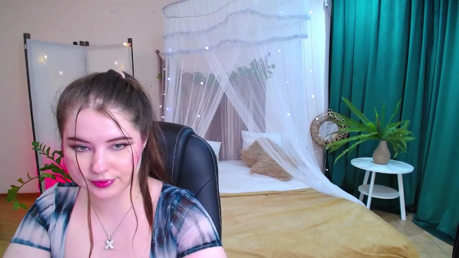 Gallery image thumbnail from AdmireMyEyes's myfreecams stream on, 05/20/2025, 09:48 image 16 of 20