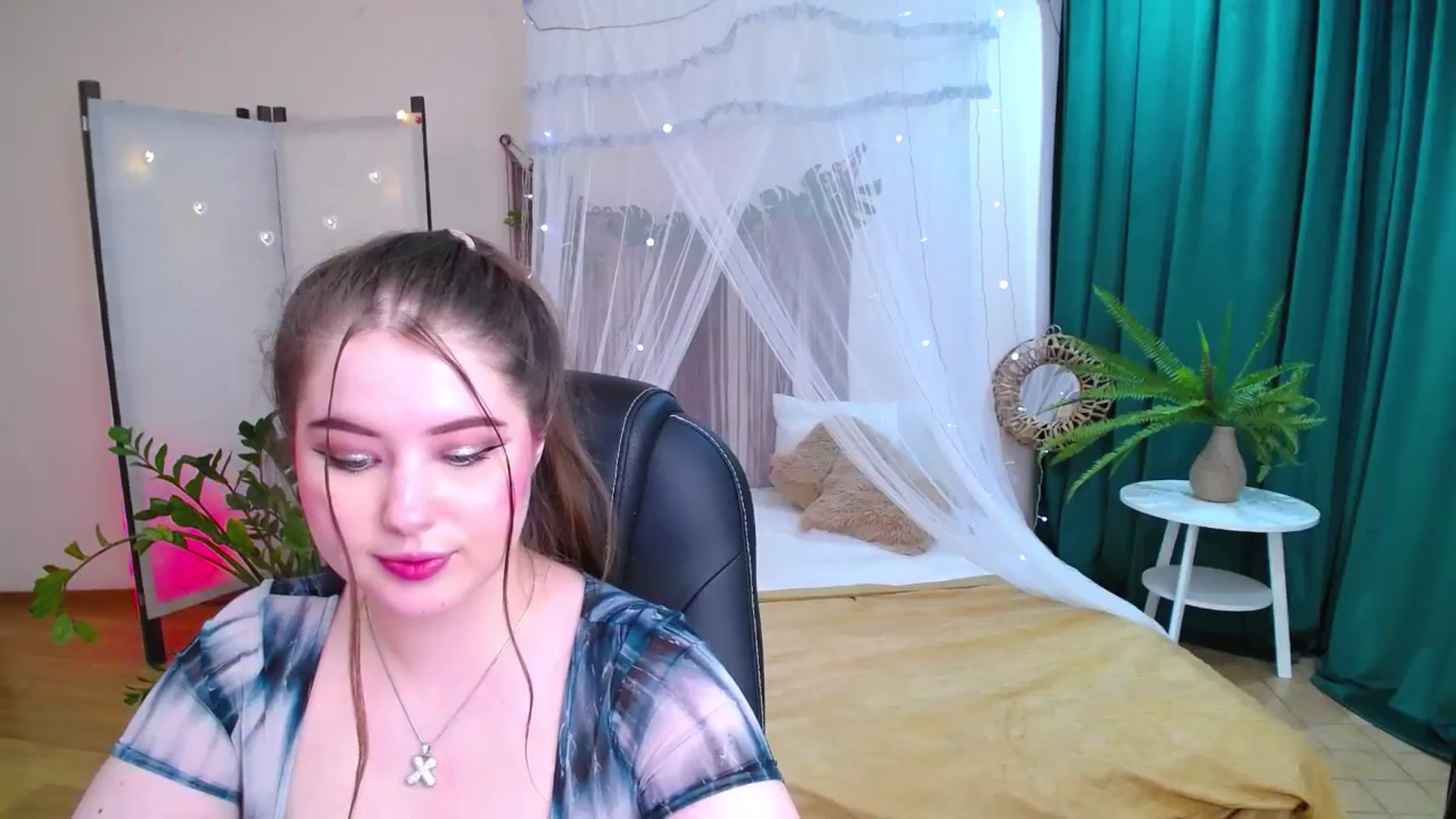 Gallery image thumbnail from AdmireMyEyes's myfreecams stream on, 05/20/2025, 09:48 image 6 of 20