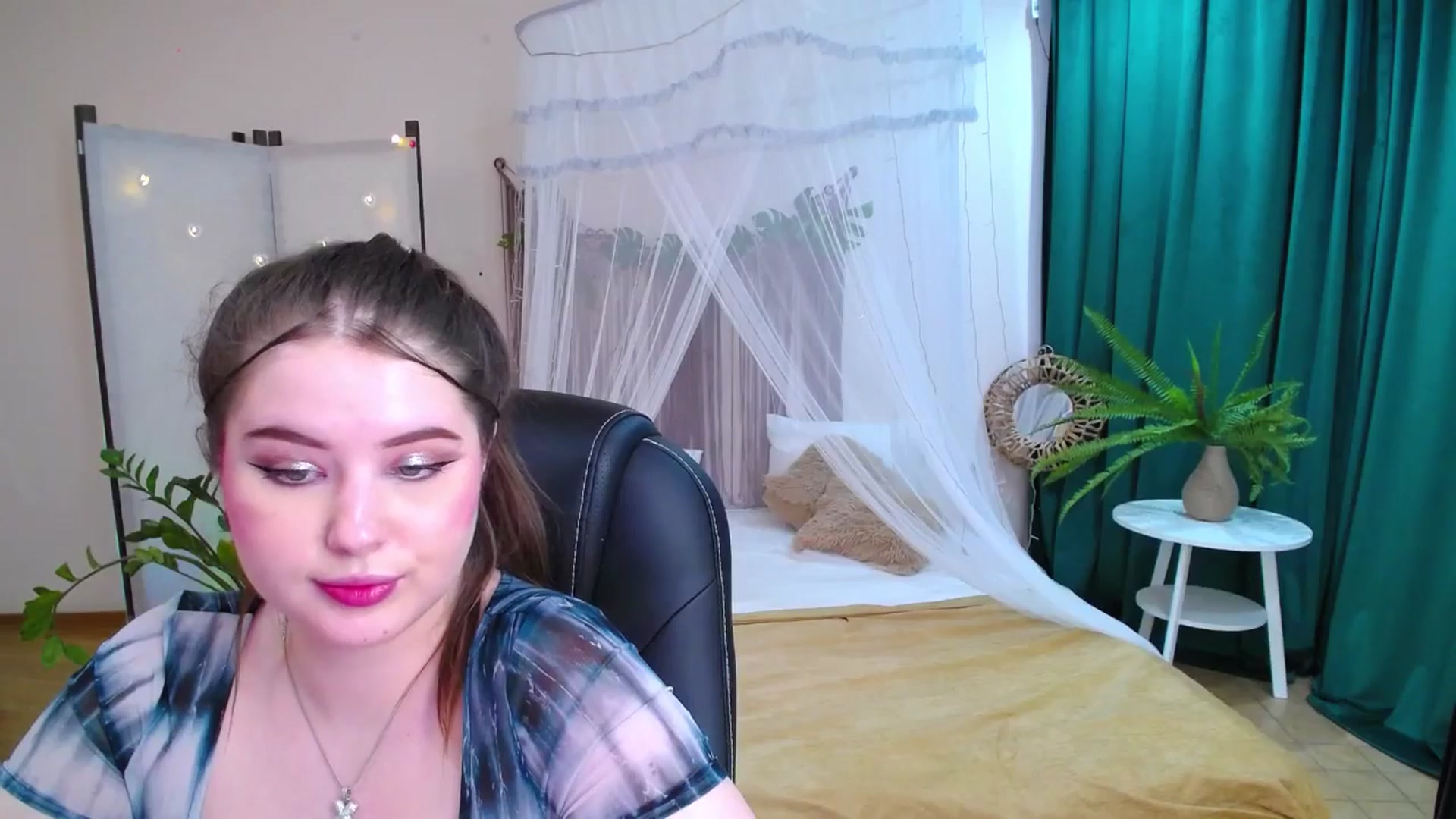 Gallery image thumbnail from AdmireMyEyes's myfreecams stream on, 05/20/2025, 09:48 image 19 of 20