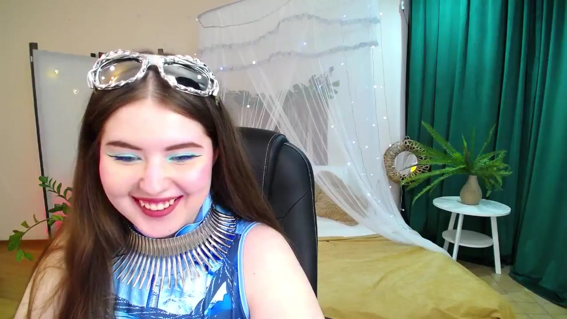 Gallery image thumbnail from AdmireMyEyes's myfreecams stream on, 05/21/2025, 07:48 image 11 of 20
