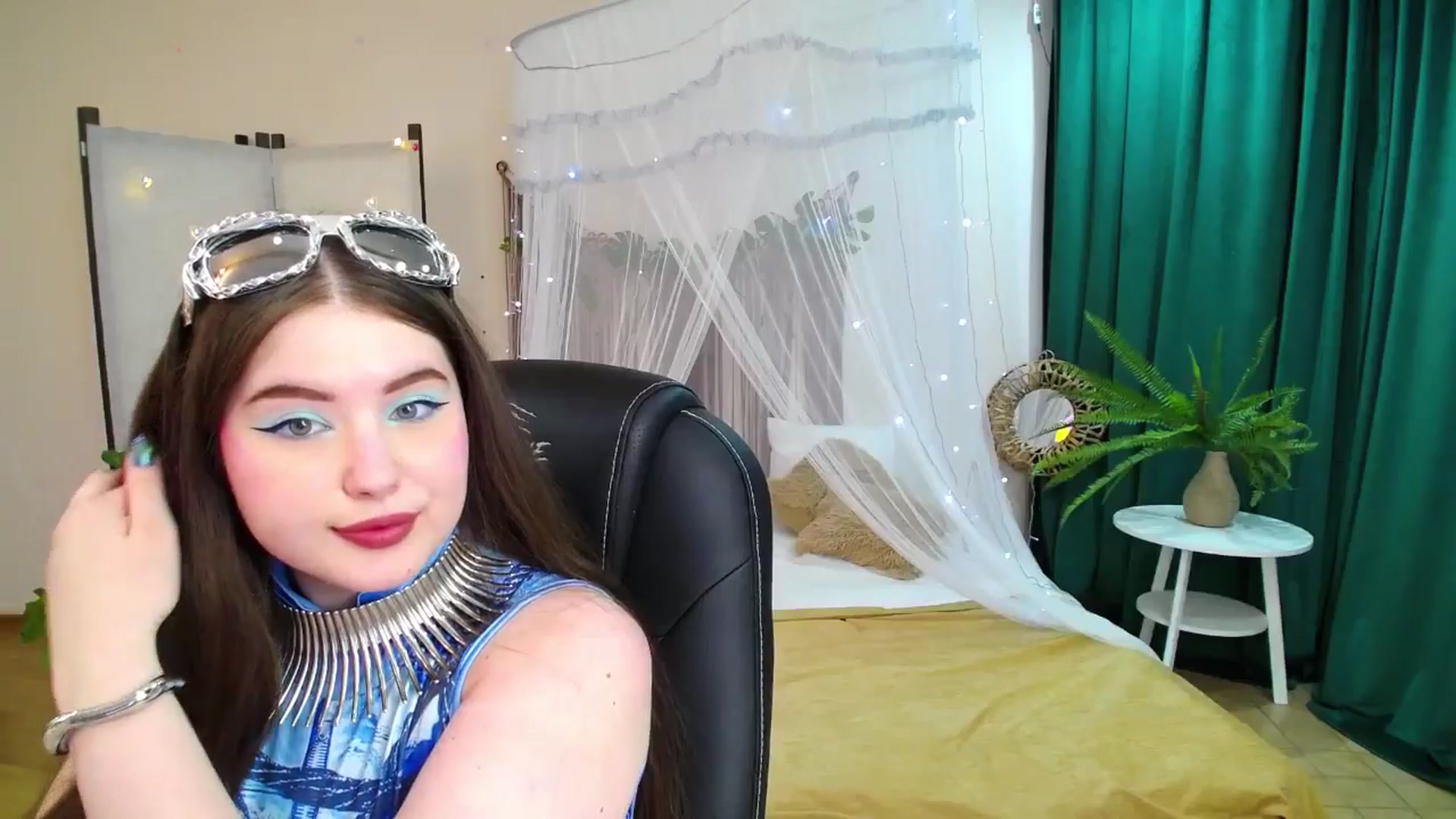 Gallery image thumbnail from AdmireMyEyes's myfreecams stream on, 05/21/2025, 07:48 image 2 of 20