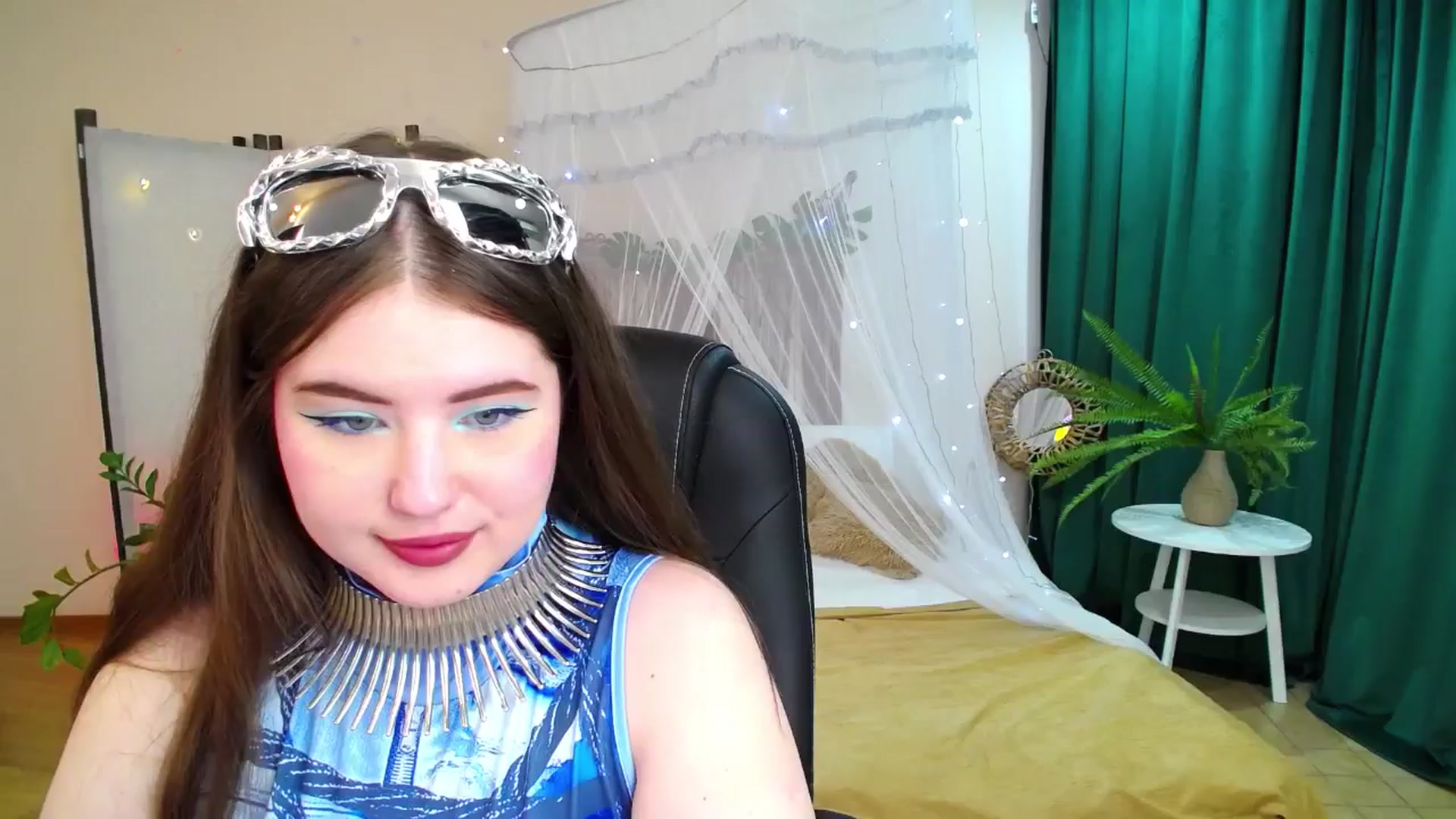 Gallery image thumbnail from AdmireMyEyes's myfreecams stream on, 05/21/2025, 07:48 image 10 of 20