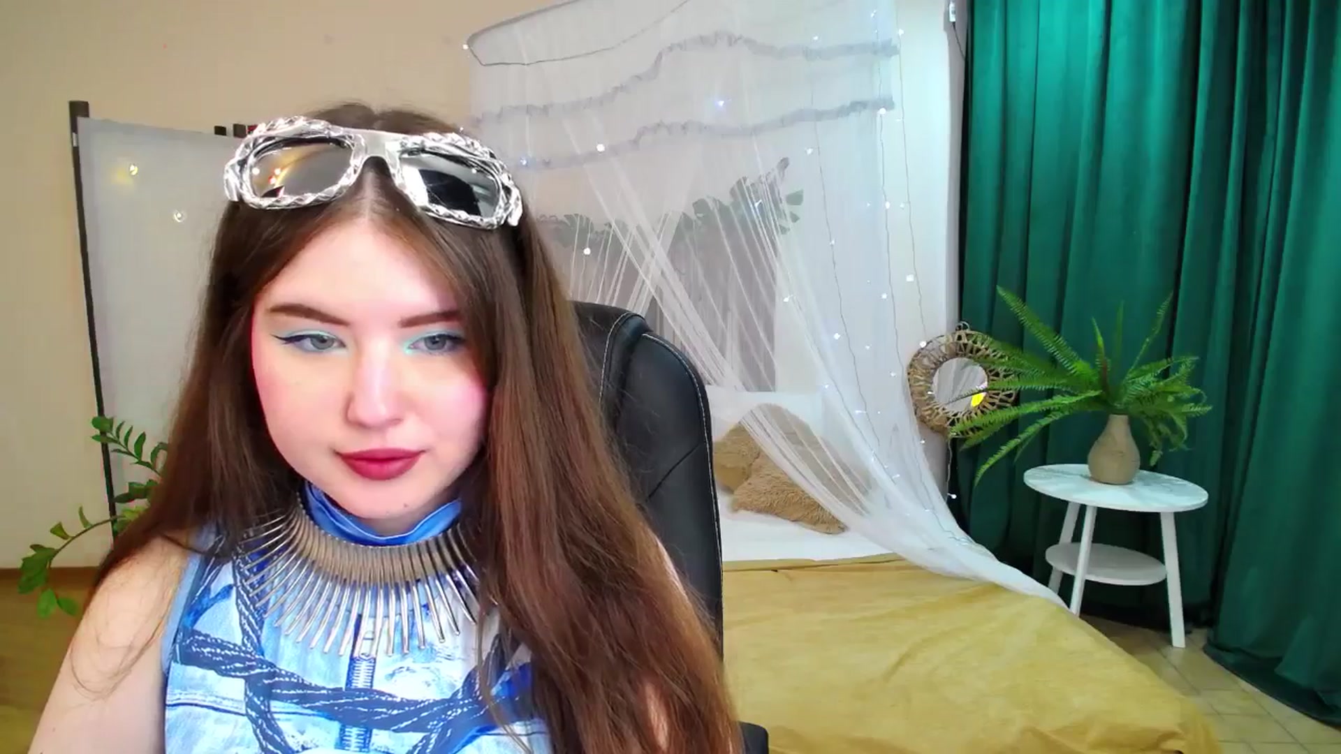 Gallery image thumbnail from AdmireMyEyes's myfreecams stream on, 05/21/2025, 07:48 image 8 of 20