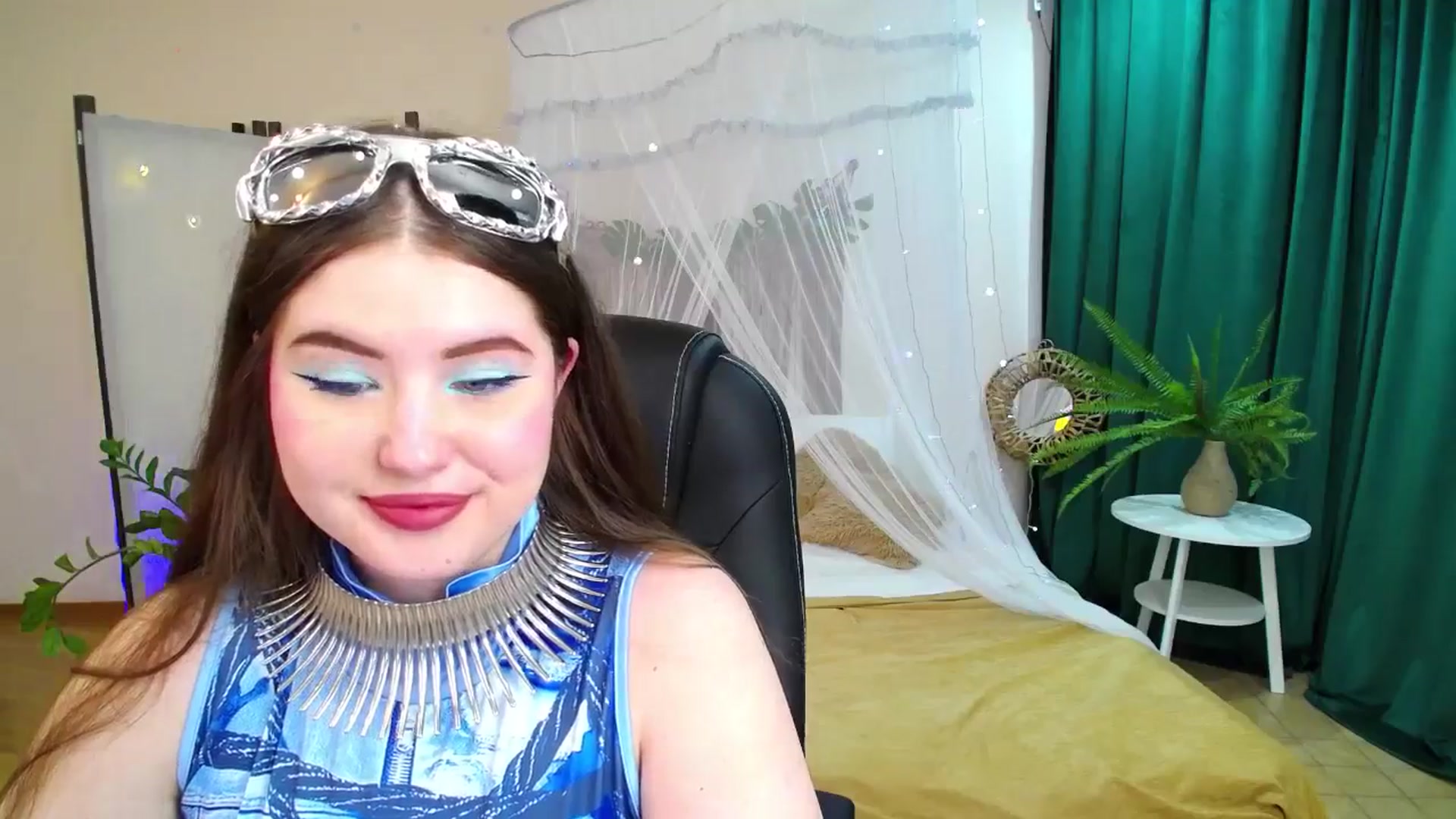 Gallery image thumbnail from AdmireMyEyes's myfreecams stream on, 05/21/2025, 07:48 image 17 of 20