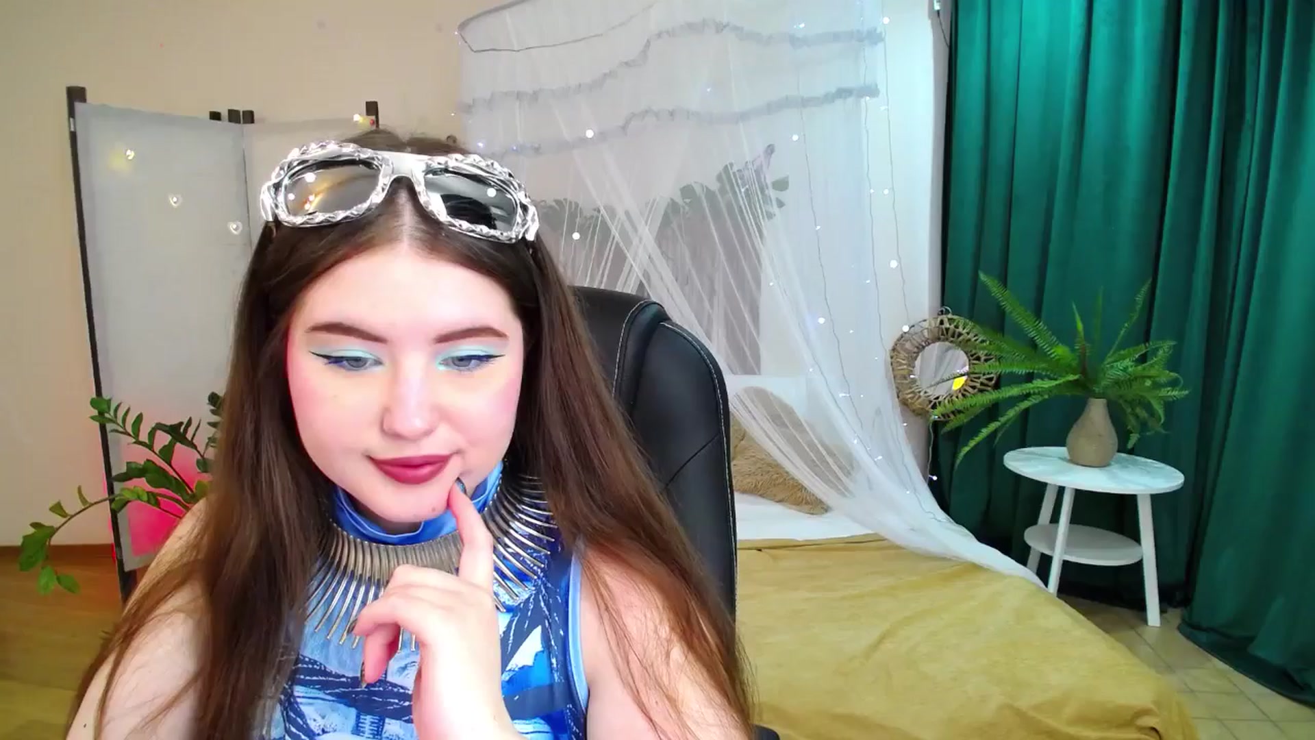 Gallery image thumbnail from AdmireMyEyes's myfreecams stream on, 05/21/2025, 07:48 image 15 of 20