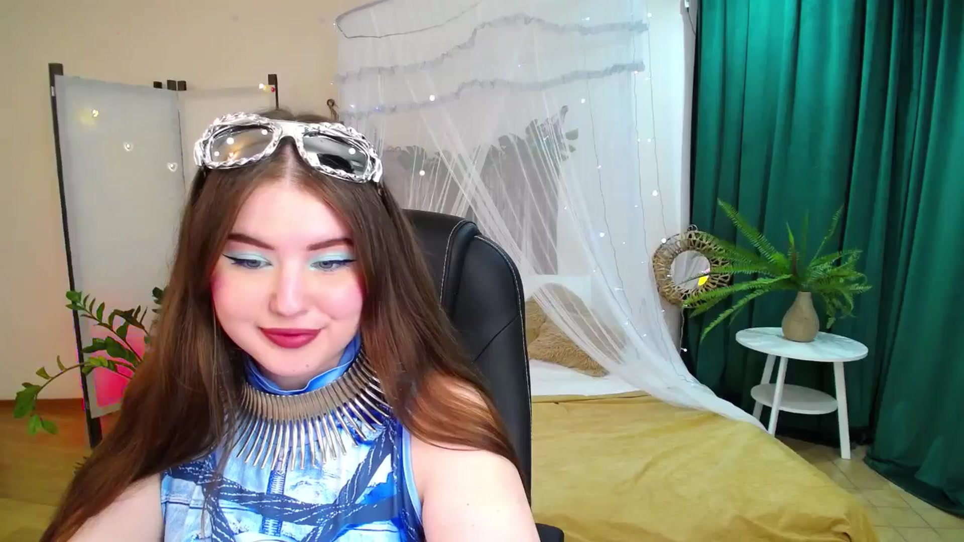 Gallery image thumbnail from AdmireMyEyes's myfreecams stream on, 05/21/2025, 07:48 image 19 of 20