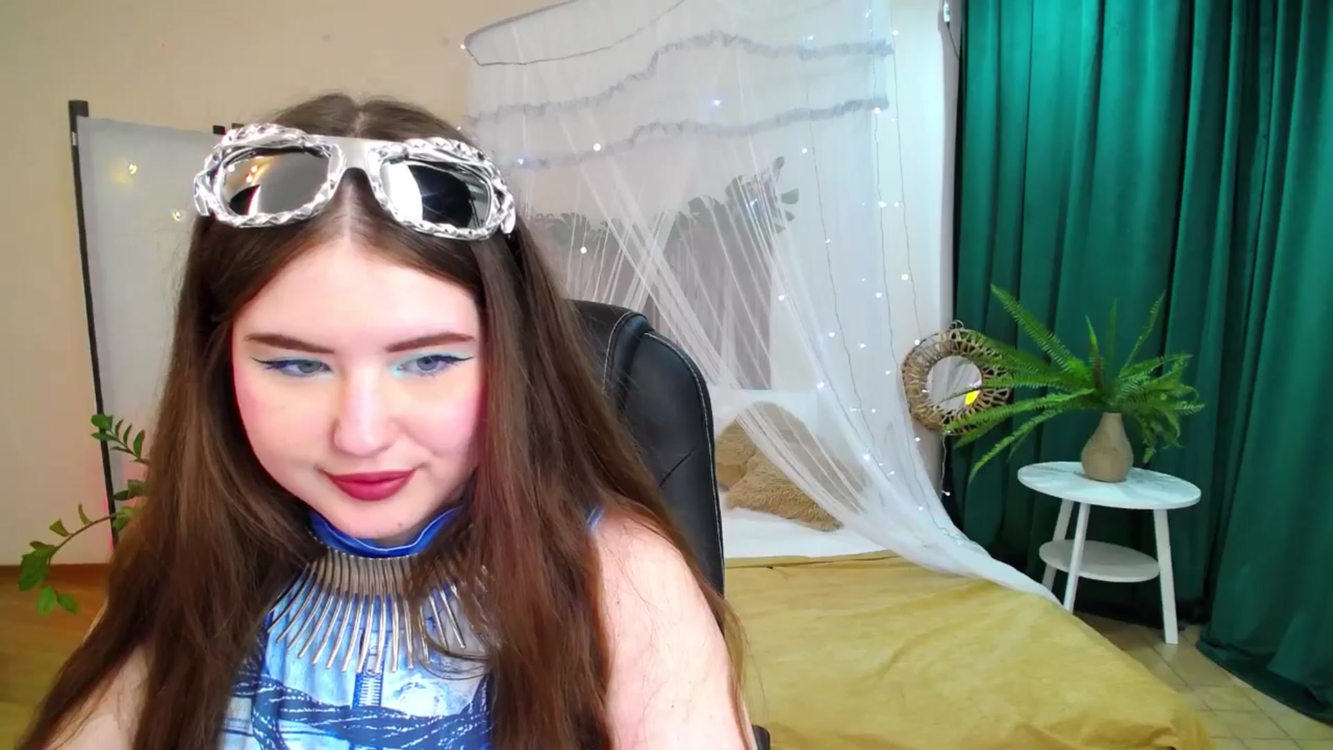 Gallery image thumbnail from AdmireMyEyes's myfreecams stream on, 05/21/2025, 07:48 image 7 of 20