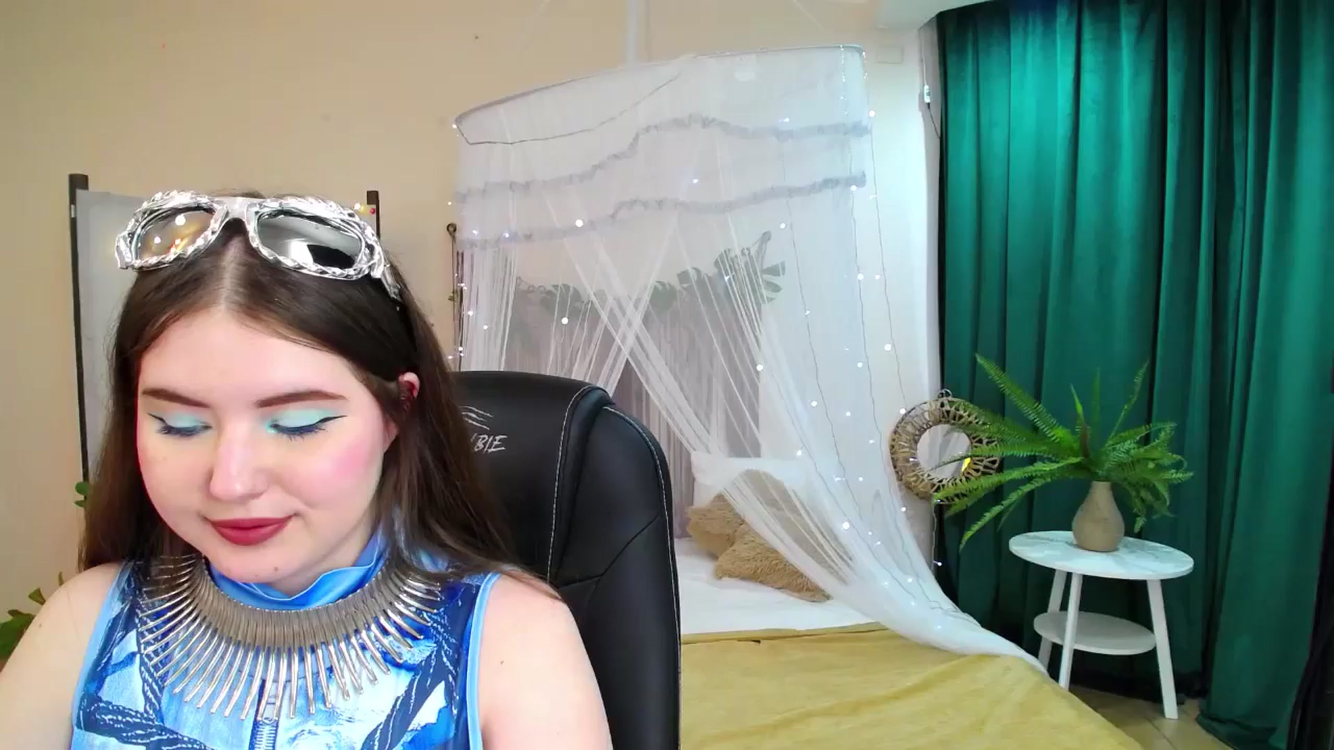 Gallery image thumbnail from AdmireMyEyes's myfreecams stream on, 05/21/2025, 09:41 image 20 of 20