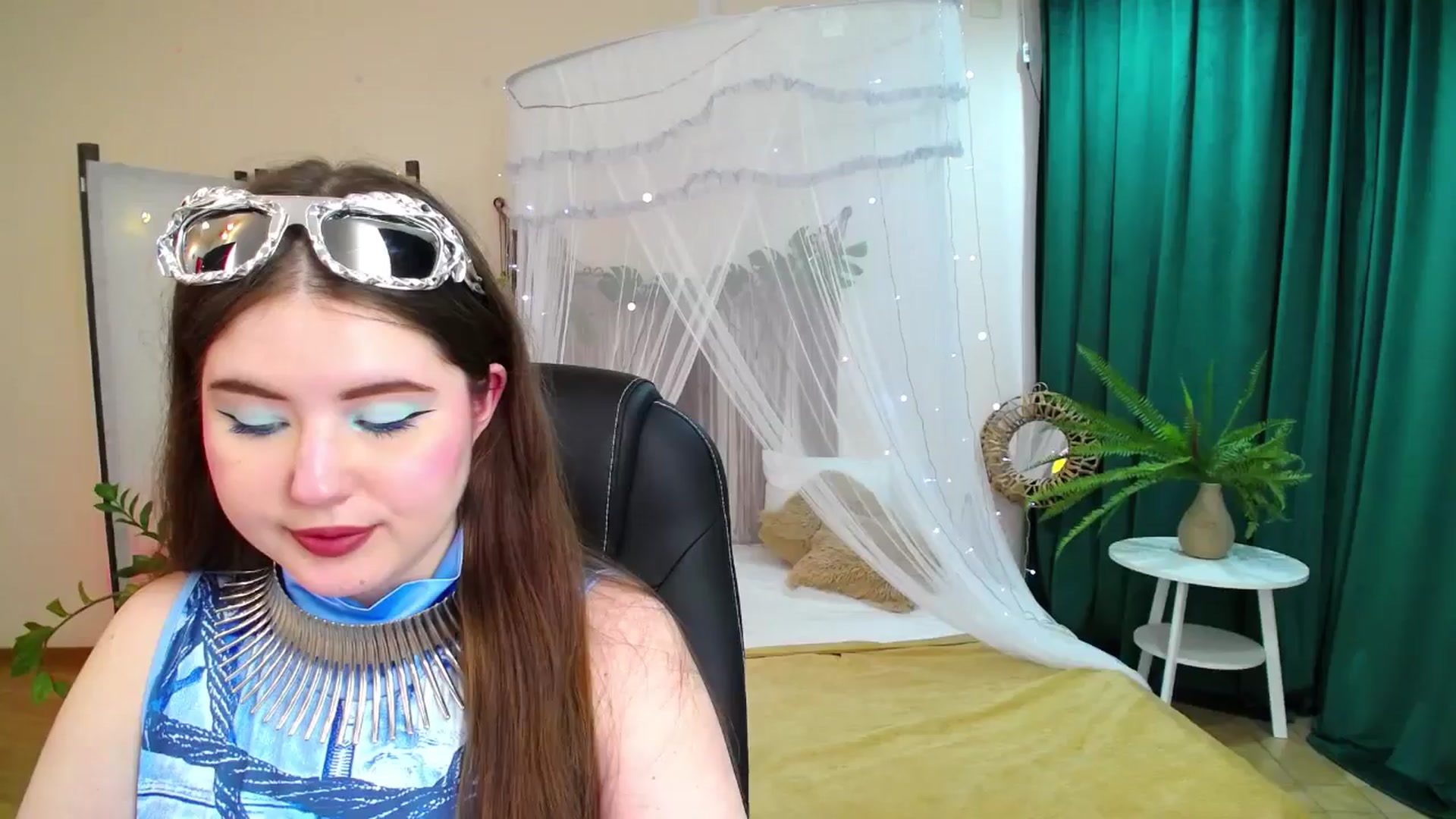 Gallery image thumbnail from AdmireMyEyes's myfreecams stream on, 05/21/2025, 09:41 image 14 of 20