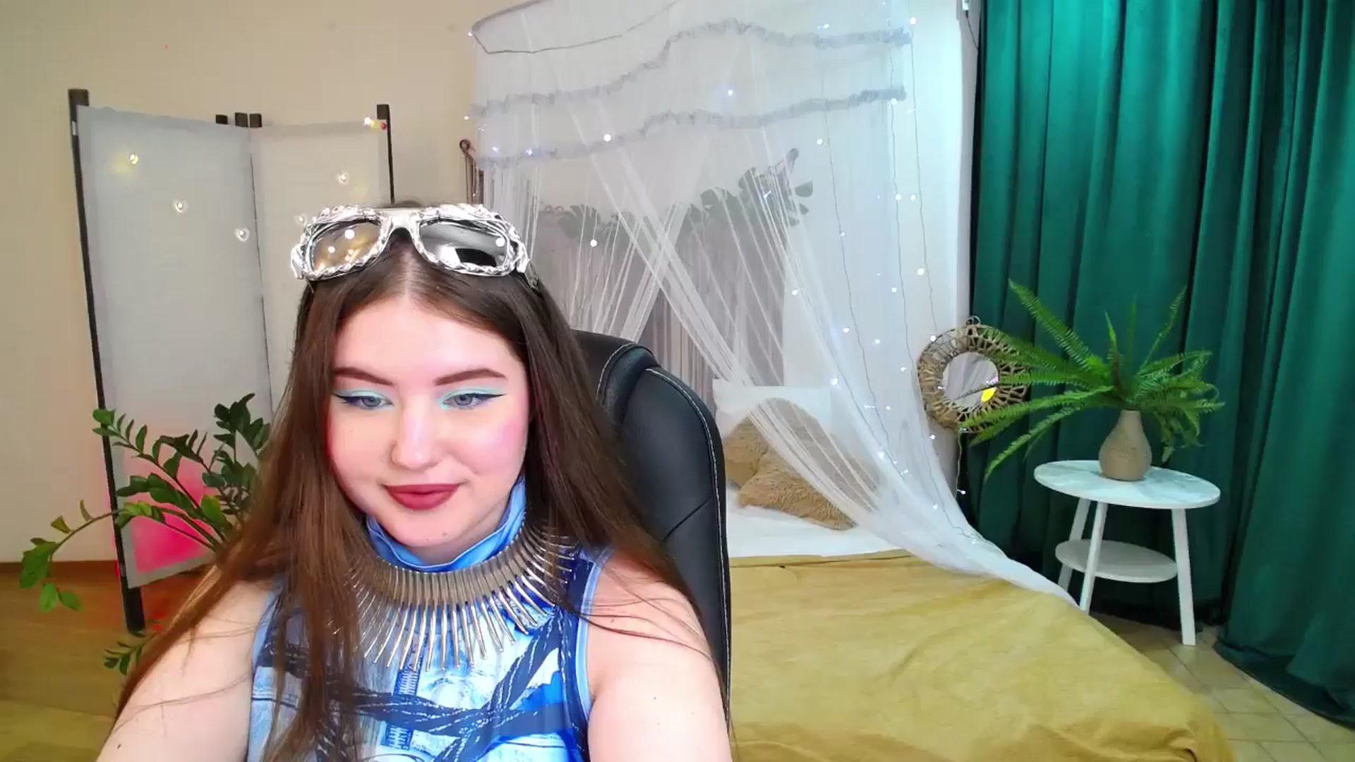 Gallery image thumbnail from AdmireMyEyes's myfreecams stream on, 05/21/2025, 09:41 image 1 of 20