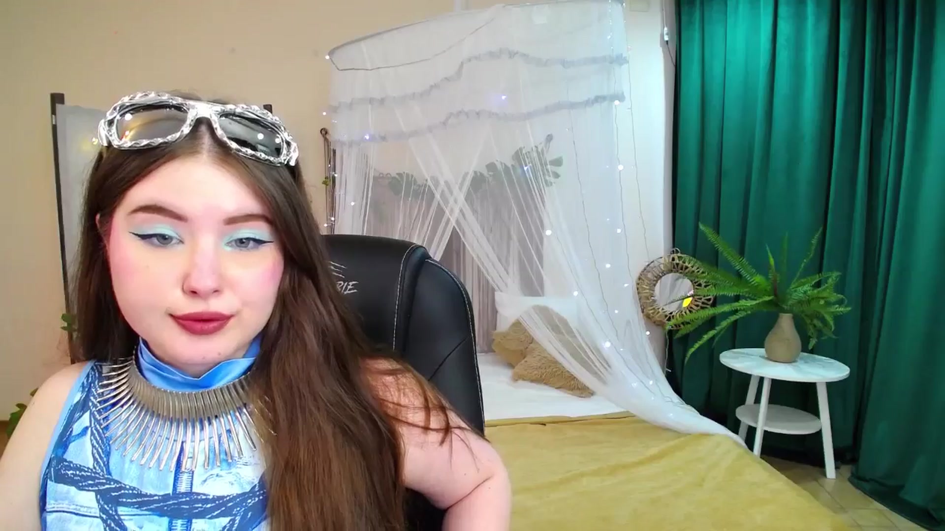 Gallery image thumbnail from AdmireMyEyes's myfreecams stream on, 05/21/2025, 09:41 image 12 of 20