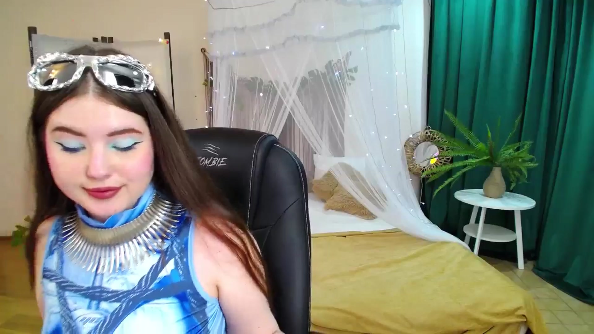 Gallery image thumbnail from AdmireMyEyes's myfreecams stream on, 05/21/2025, 09:41 image 10 of 20