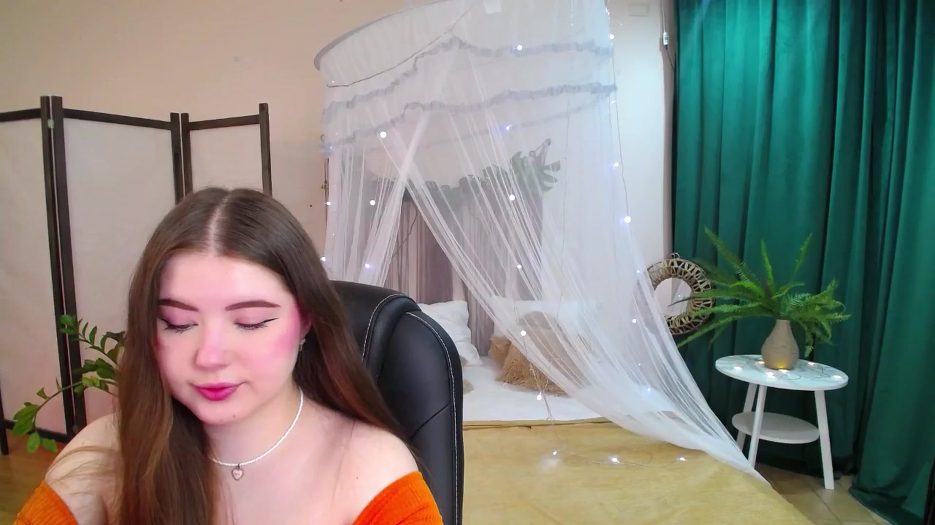 Gallery image thumbnail from AdmireMyEyes's myfreecams stream on, 05/24/2025, 18:27 image 13 of 20