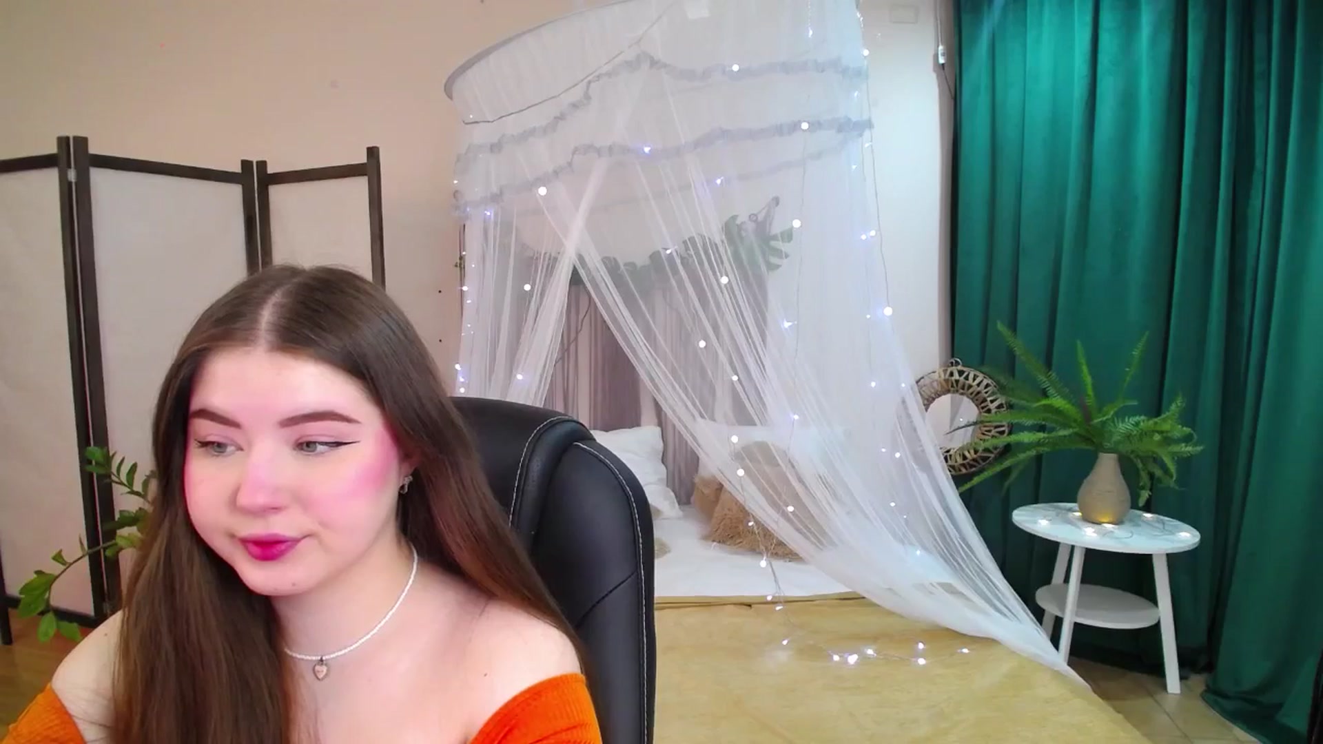 Gallery image thumbnail from AdmireMyEyes's myfreecams stream on, 05/24/2025, 18:27 image 15 of 20