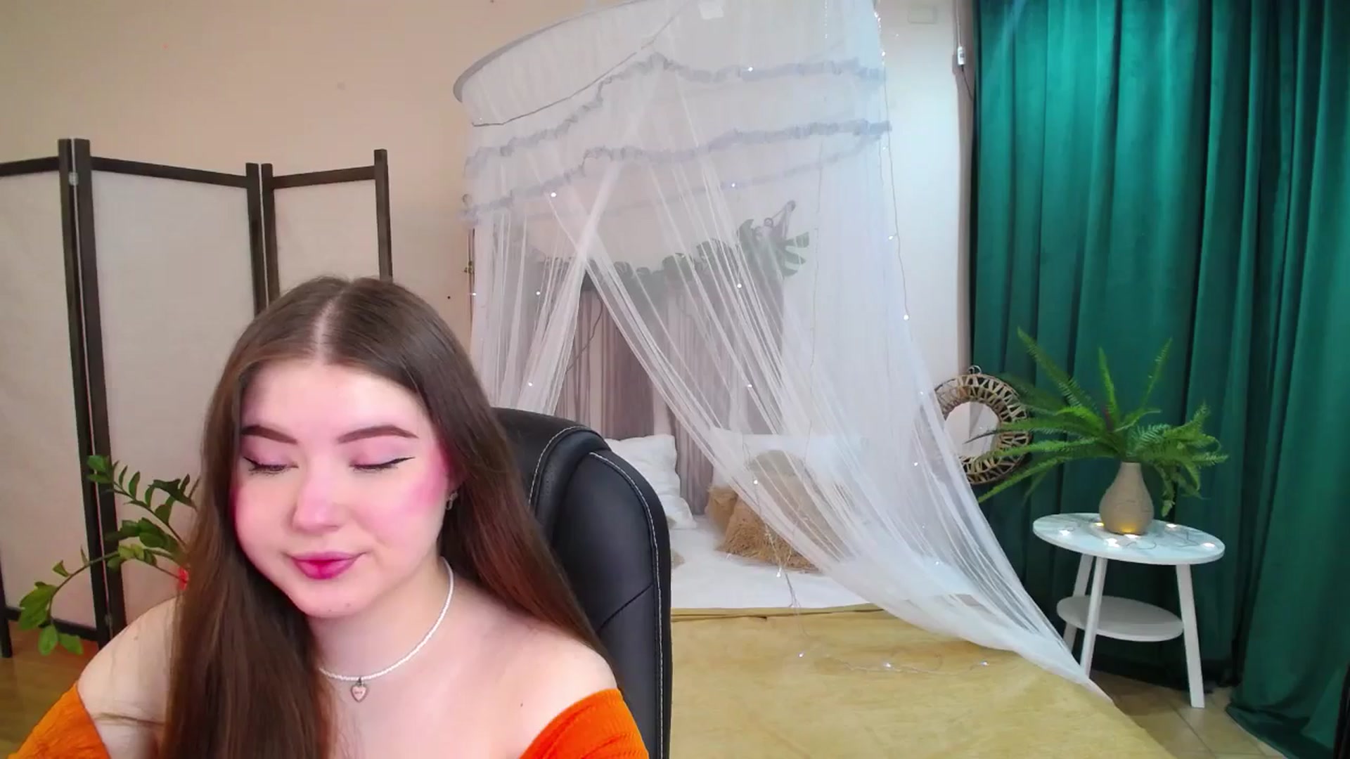 Gallery image thumbnail from AdmireMyEyes's myfreecams stream on, 05/24/2025, 18:27 image 20 of 20