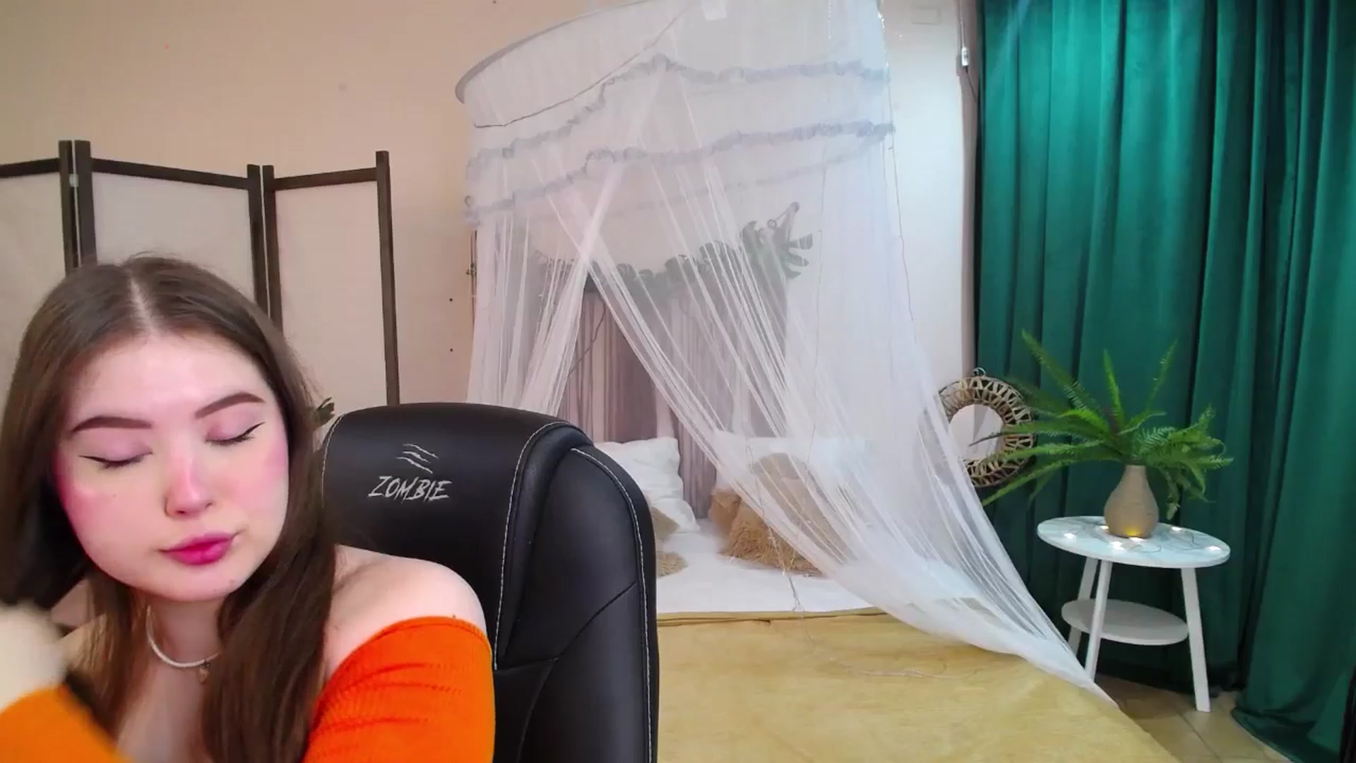 Gallery image thumbnail from AdmireMyEyes's myfreecams stream on, 05/24/2025, 18:27 image 9 of 20