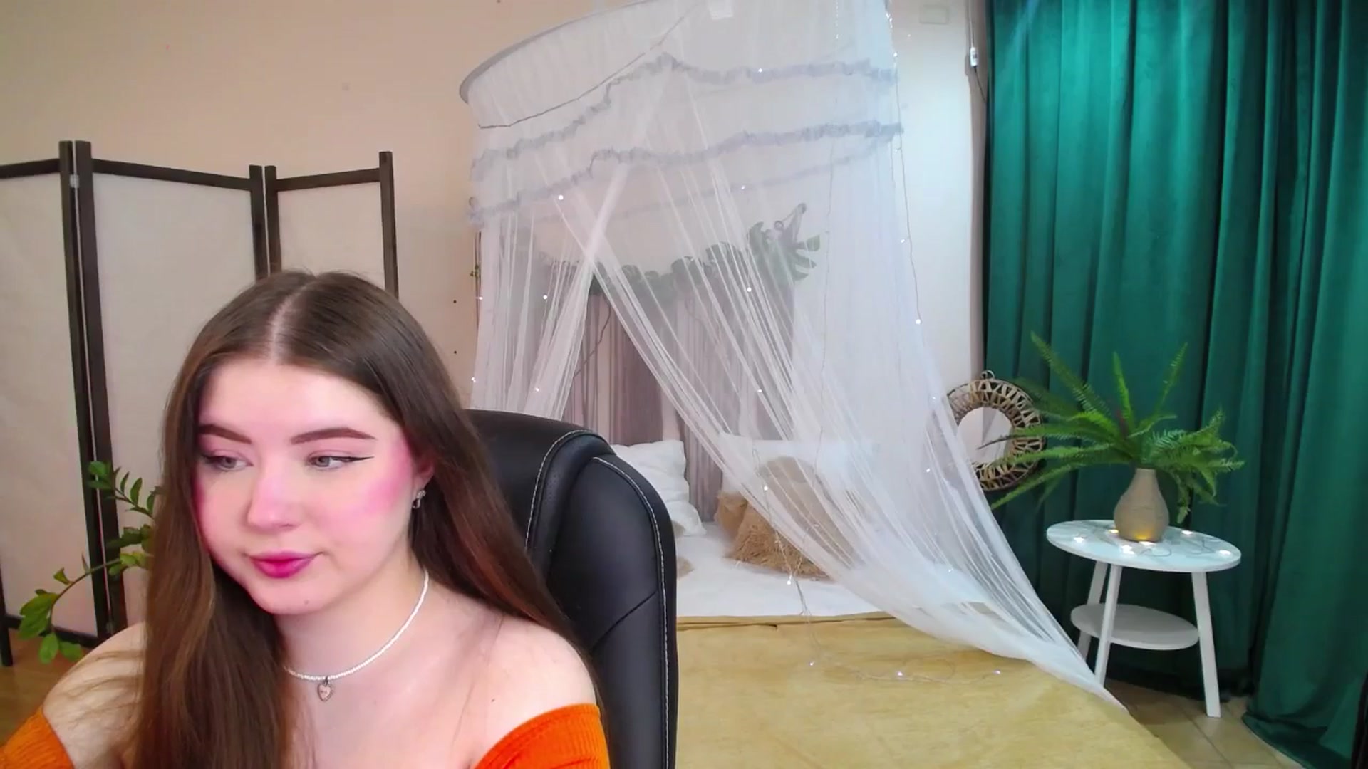 Gallery image thumbnail from AdmireMyEyes's myfreecams stream on, 05/24/2025, 18:27 image 12 of 20