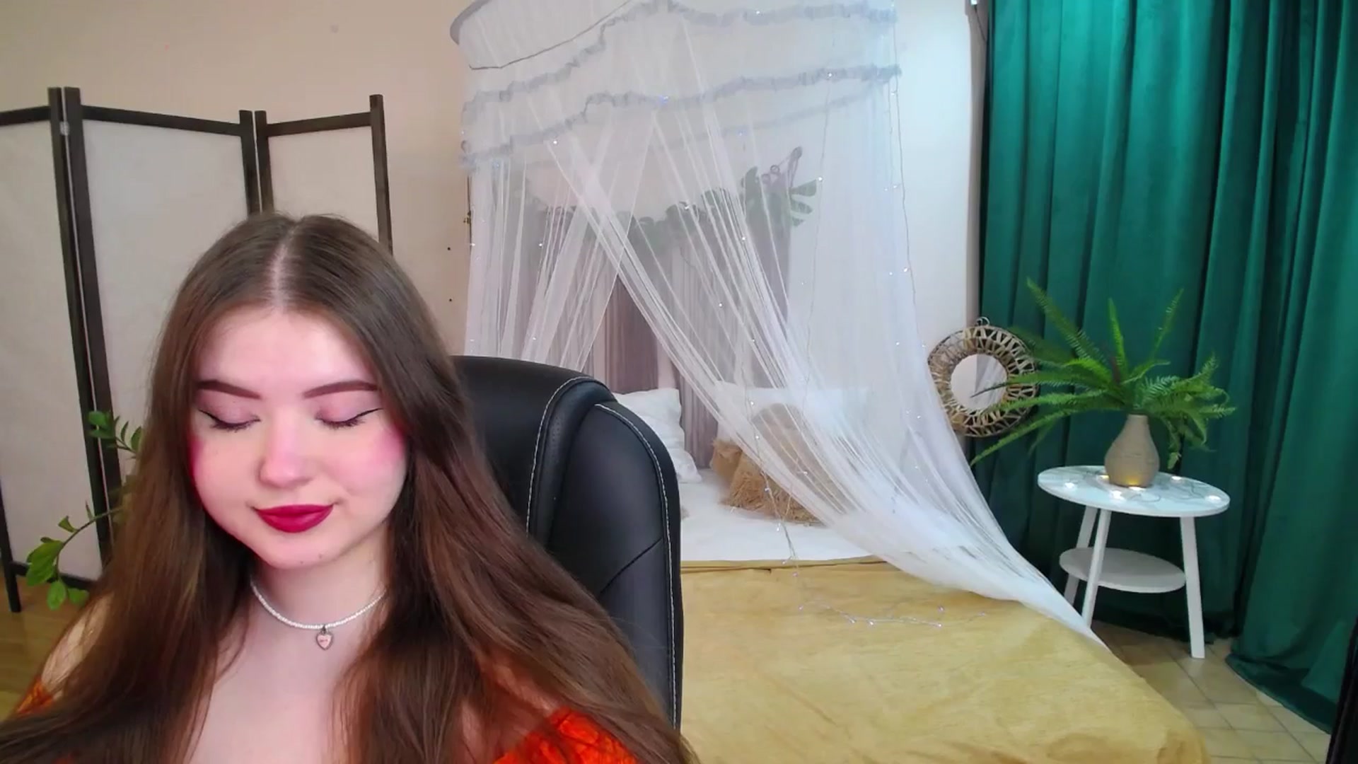 Gallery image thumbnail from AdmireMyEyes's myfreecams stream on, 05/24/2025, 19:17 image 17 of 20