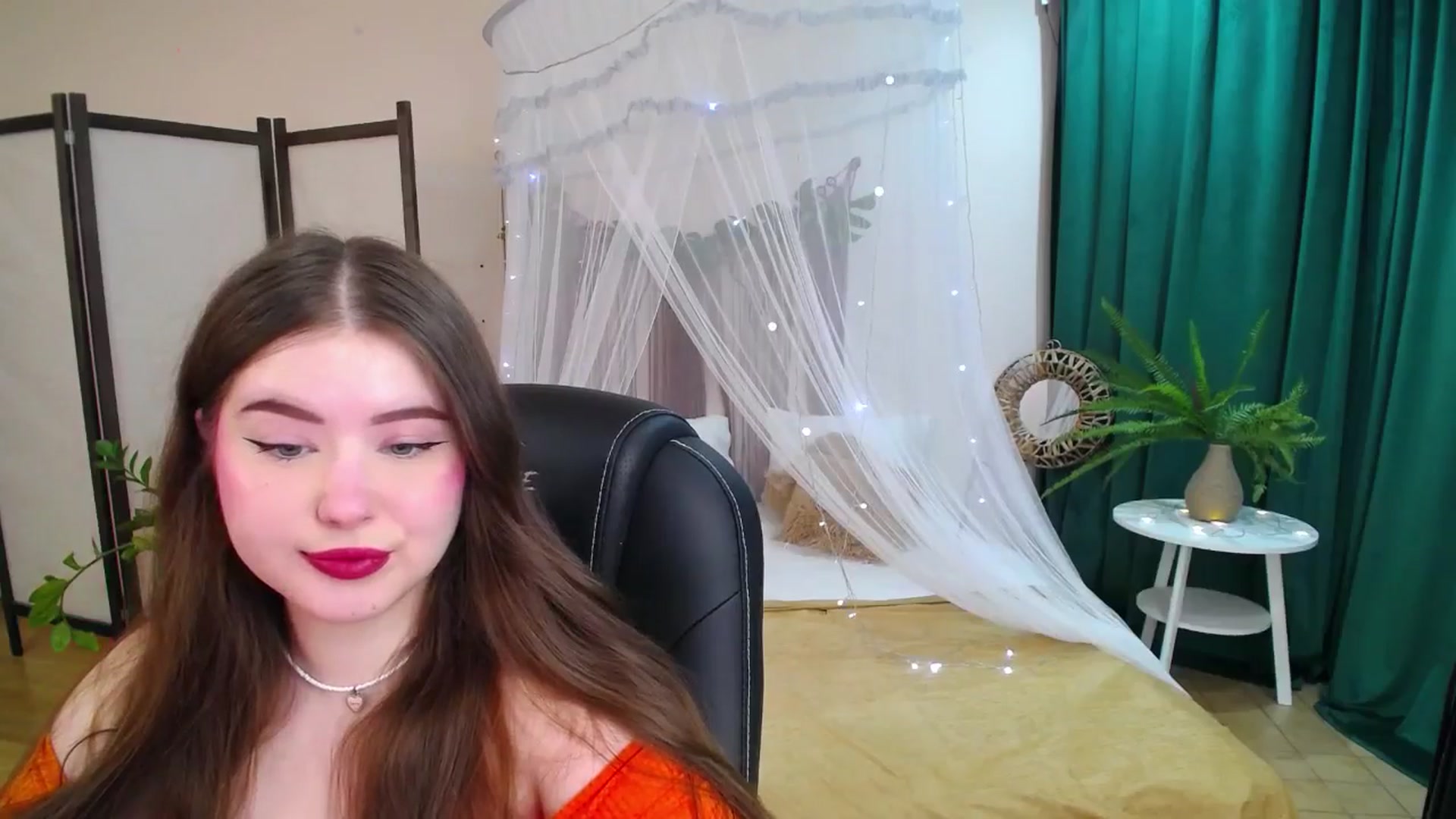 Gallery image thumbnail from AdmireMyEyes's myfreecams stream on, 05/24/2025, 19:17 image 19 of 20
