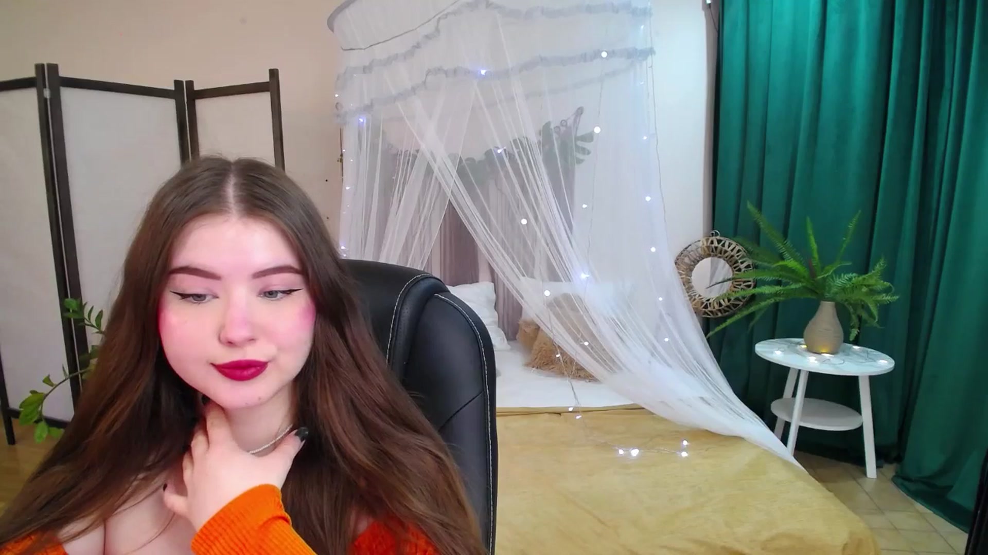 Gallery image thumbnail from AdmireMyEyes's myfreecams stream on, 05/24/2025, 19:17 image 16 of 20