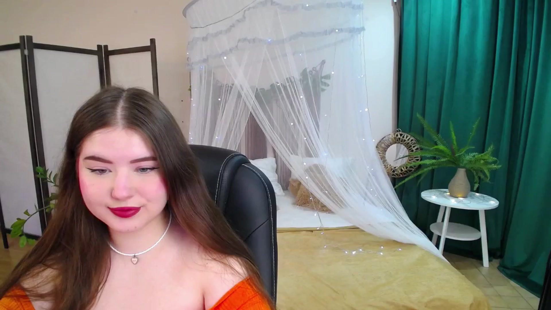 Gallery image thumbnail from AdmireMyEyes's myfreecams stream on, 05/24/2025, 19:17 image 15 of 20